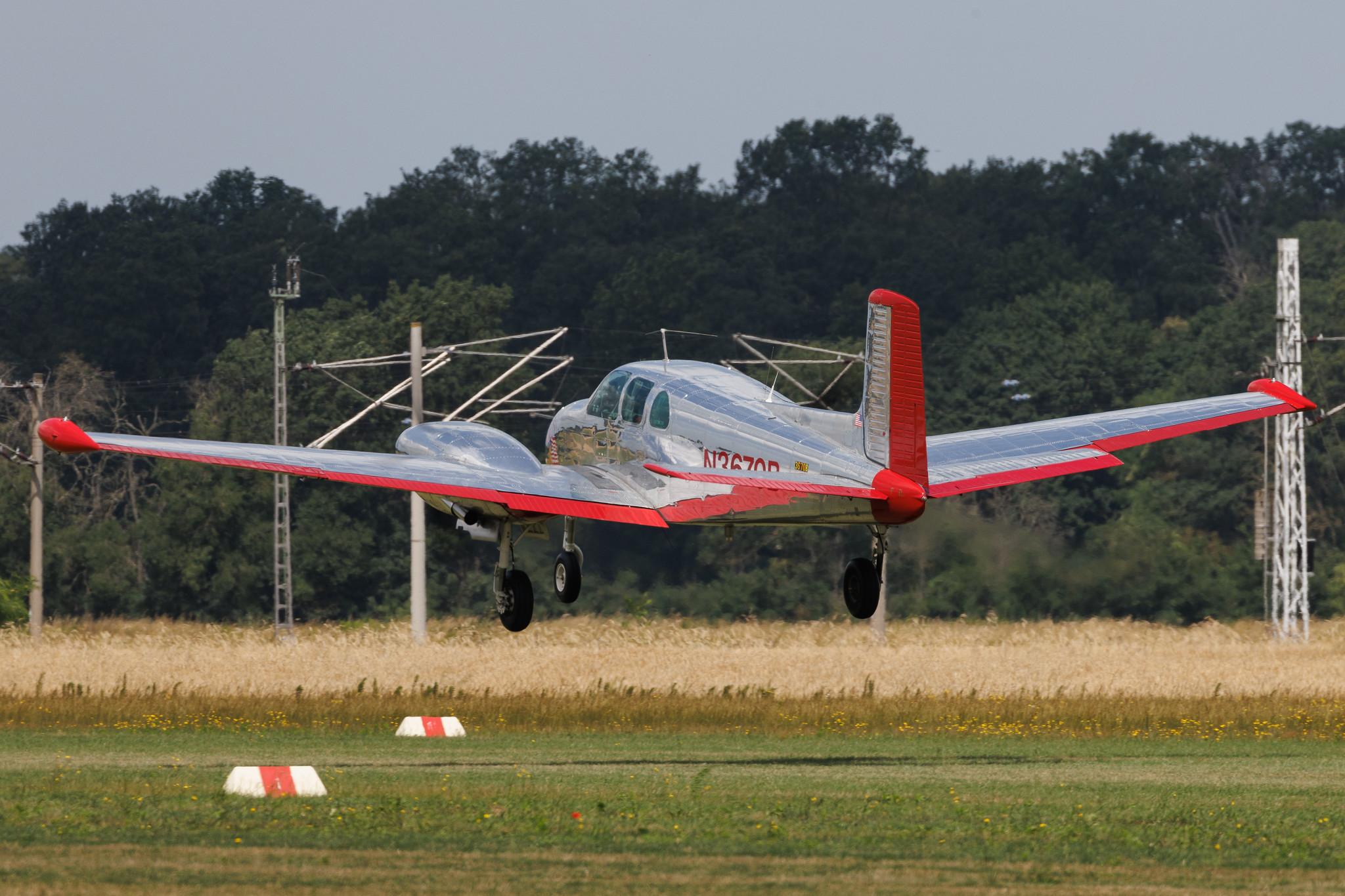 Flugplatz Bienenfarm: Private Owner | Beechcraft B50 Twin Bonanza | N3670B | MSN CH-63