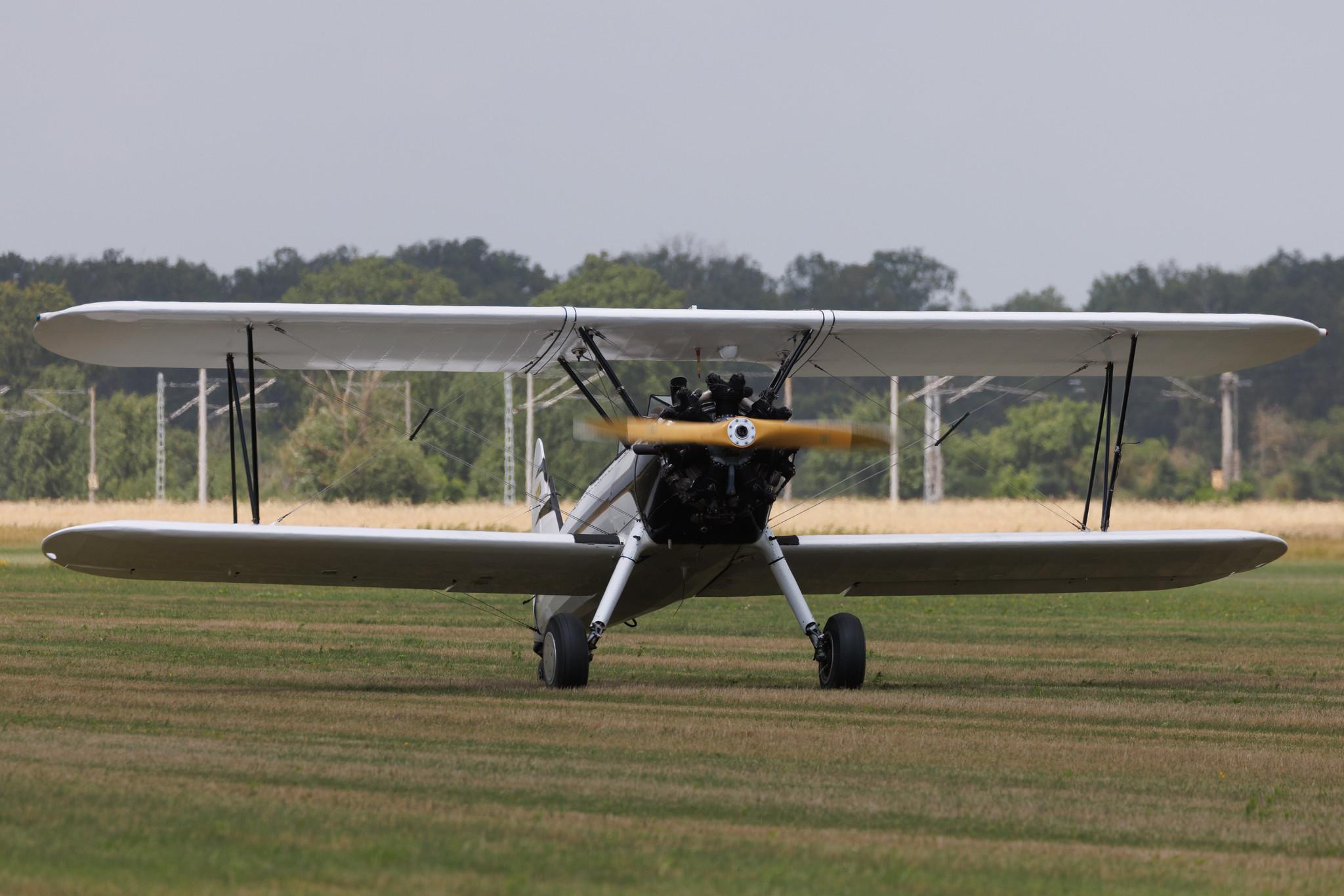 Flugplatz Bienenfarm: Private owner | Boeing-Stearman E75 Kaydet ST75 | N9054H | MSN 758778