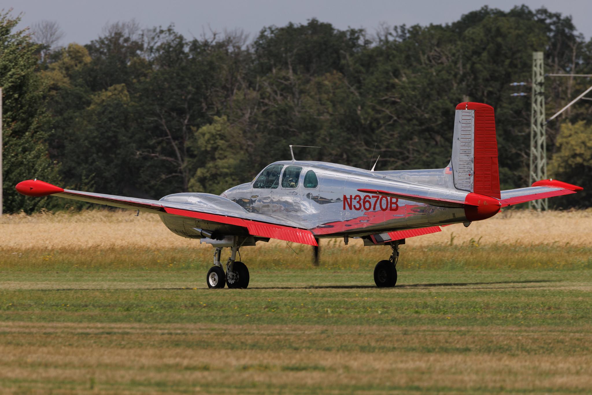 Flugplatz Bienenfarm: Private Owner | Beechcraft B50 Twin Bonanza | N3670B | MSN CH-63