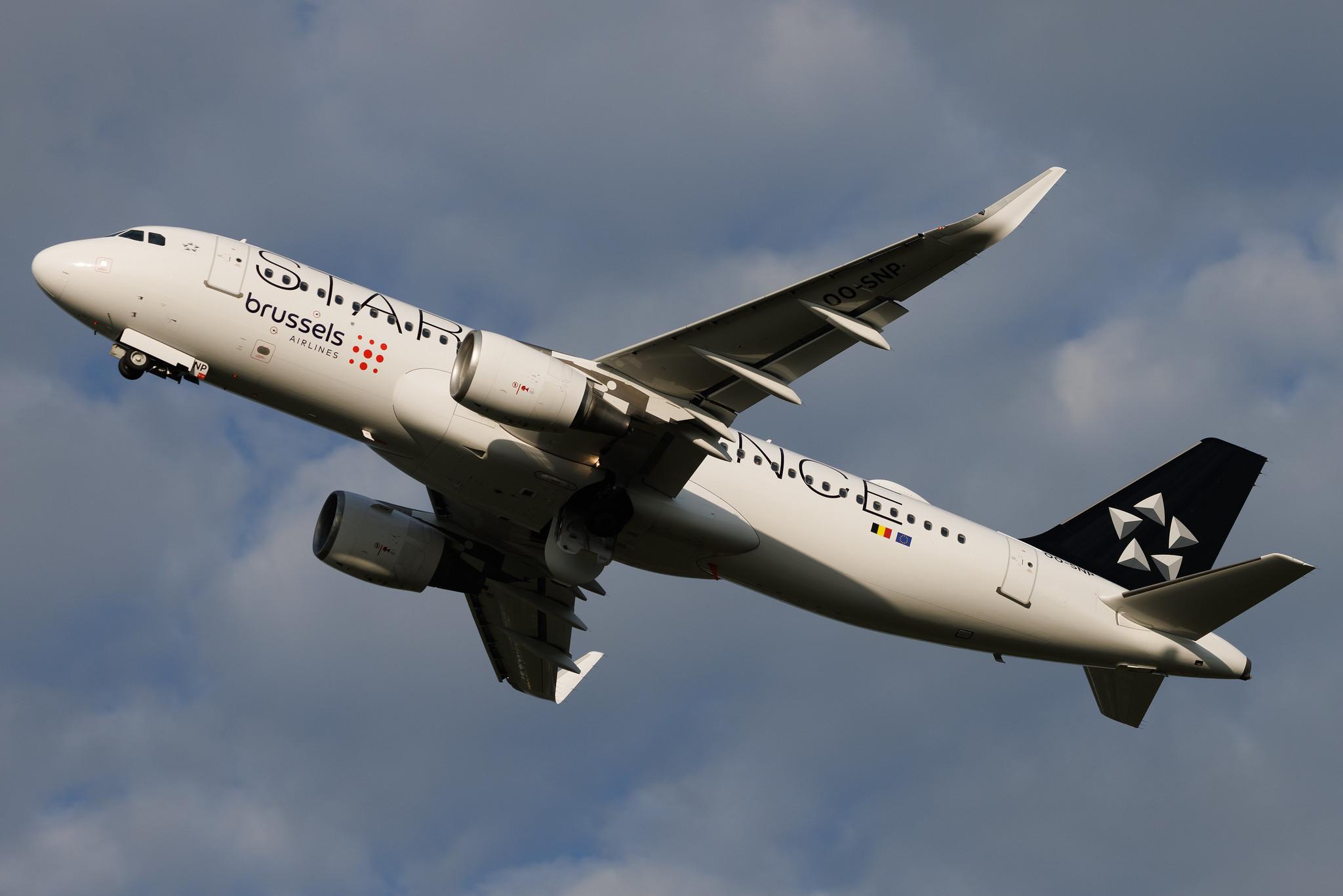 Hamburg Airport: Brussels Airlines (SN / BEL) | Livery: Star Alliance Livery | Airbus A320-214 A320 | OO-SNP | MSN 05635