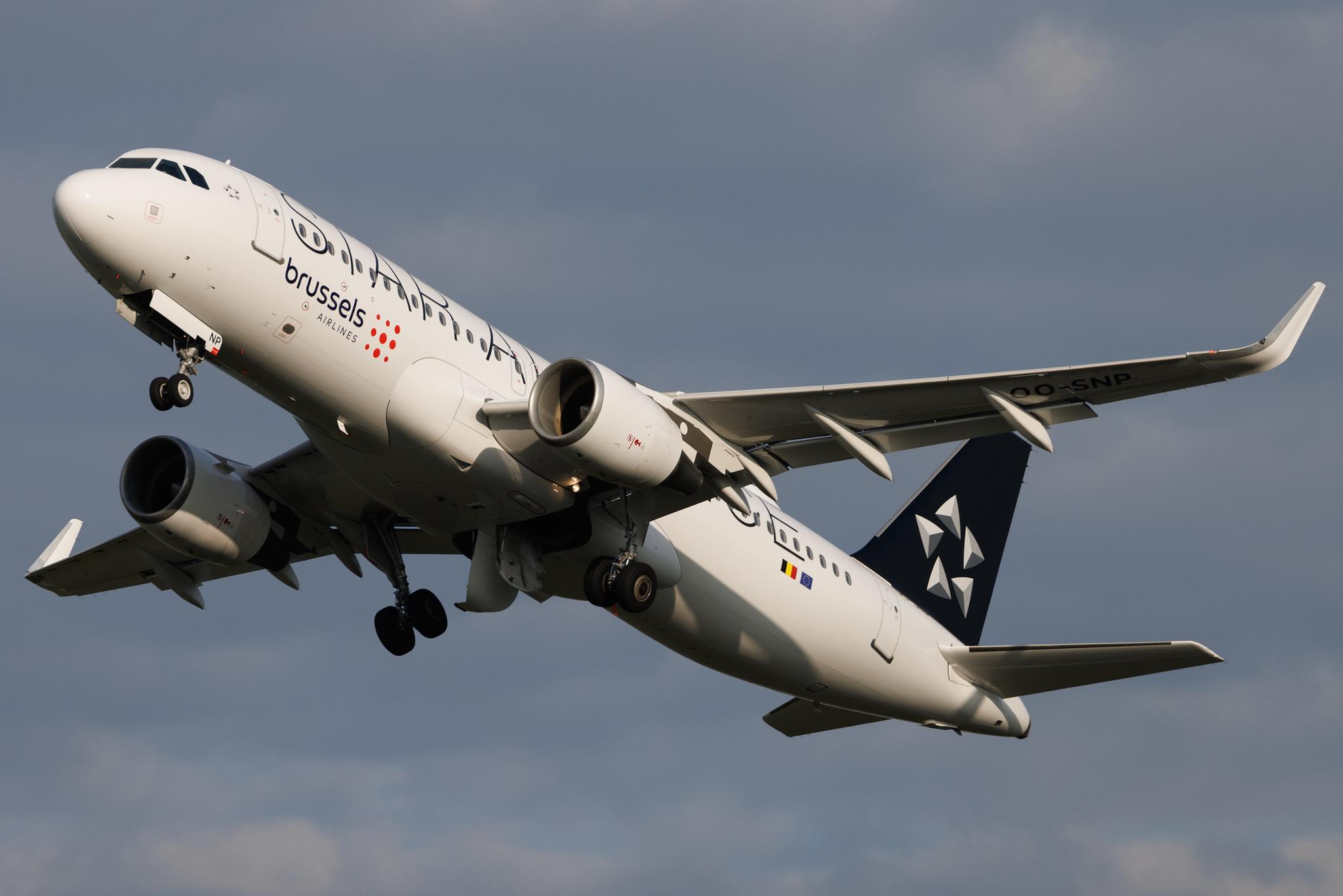 Hamburg Airport: Brussels Airlines (SN / BEL) | Livery: Star Alliance Livery | Airbus A320-214 A320 | OO-SNP | MSN 05635