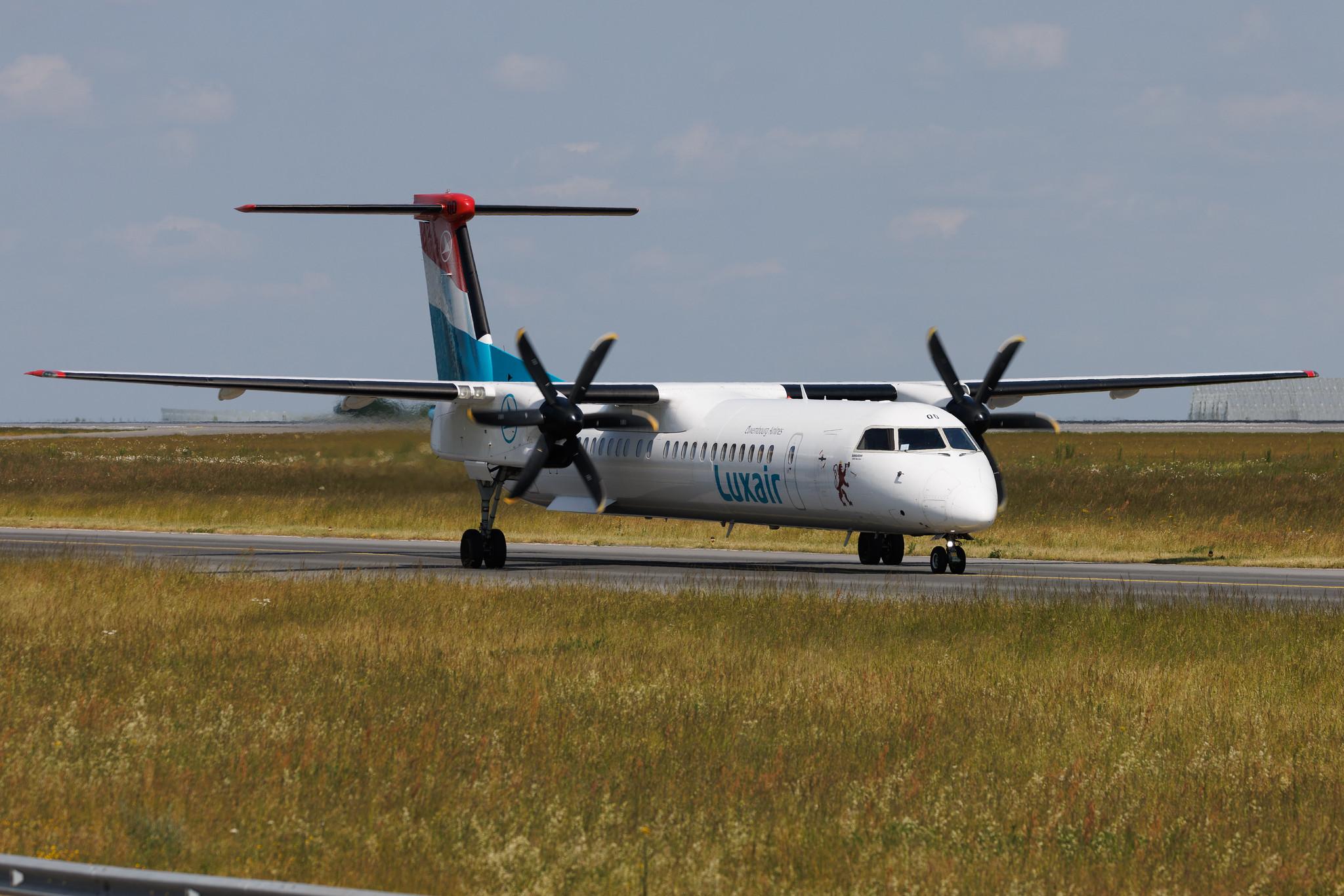 Luxembourg Findel Airport: Luxair (LG / LGL) | De Havilland Canada Dash 8-400 DH8D | LX-LQD | MSN 4525