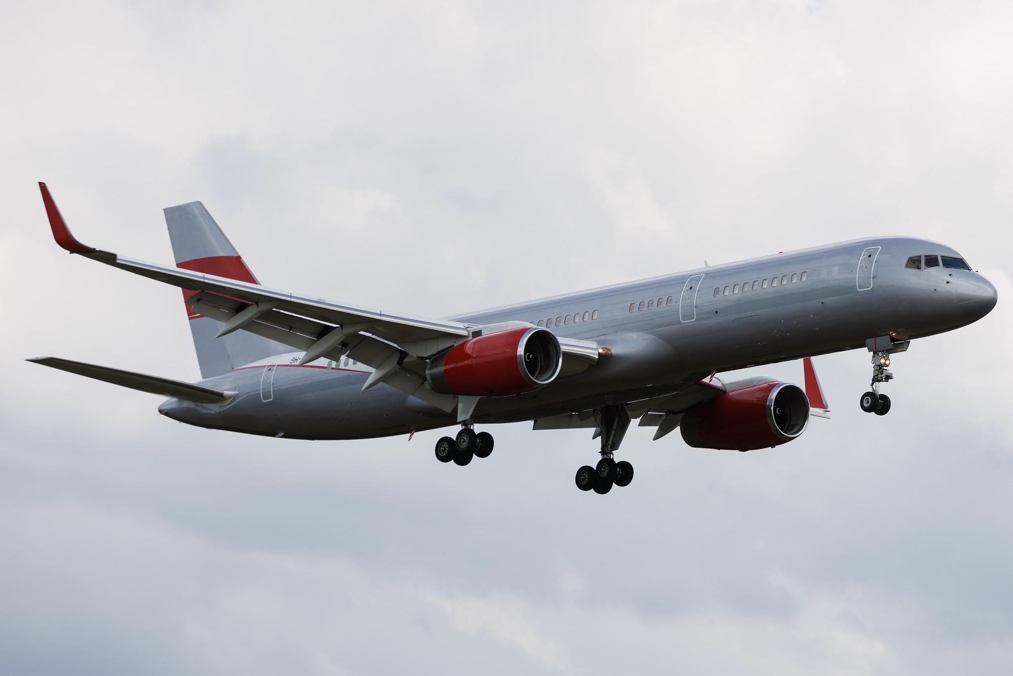 Hamburg Airport: JetMagic | Boeing 757-23A B752 | 9H-AVM | MSN 24527