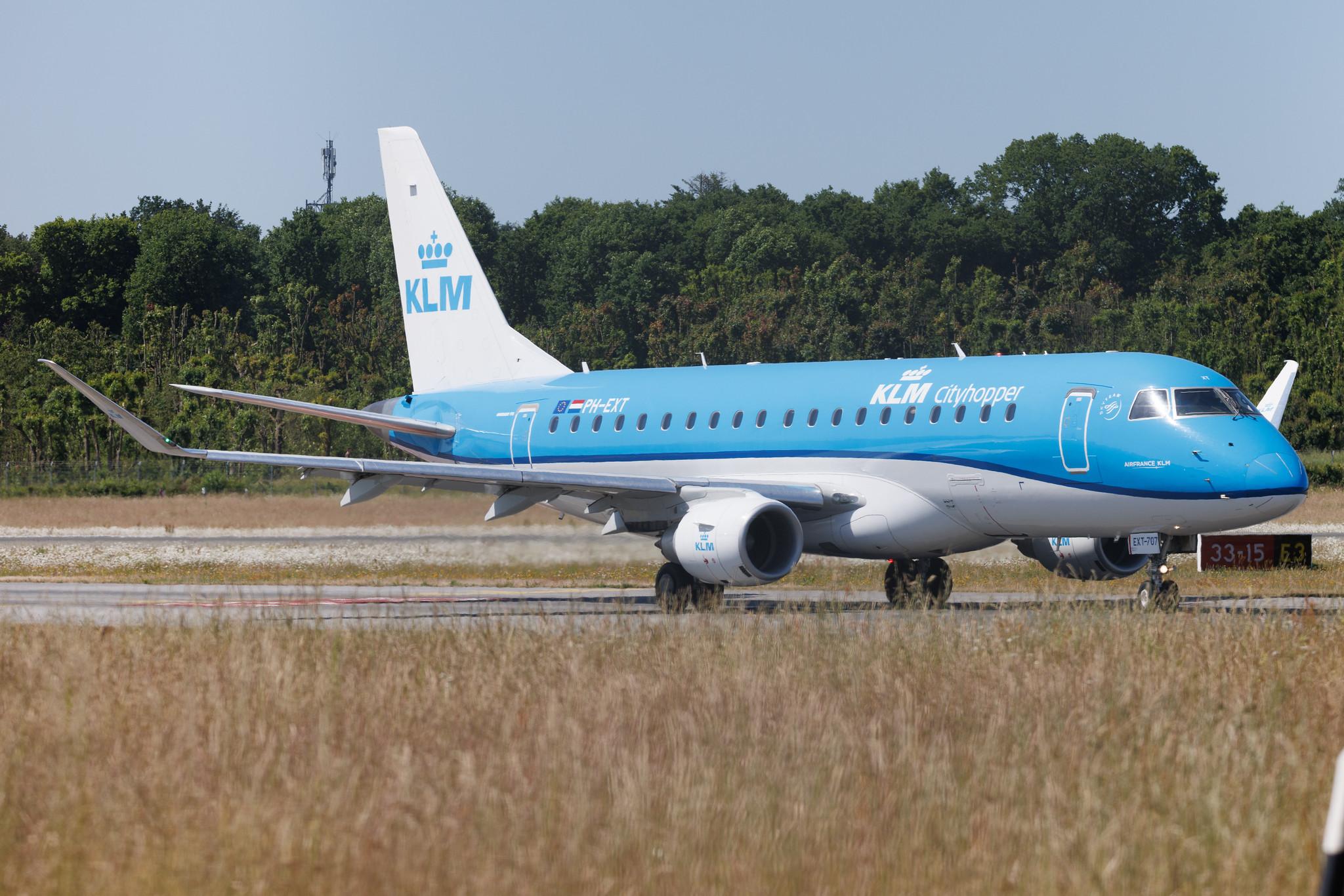 Hamburg Airport: KLM (KL / KLM) | Operator: KLM Cityhopper | Embraer E175STD E75S | PH-EXT | MSN 17000707