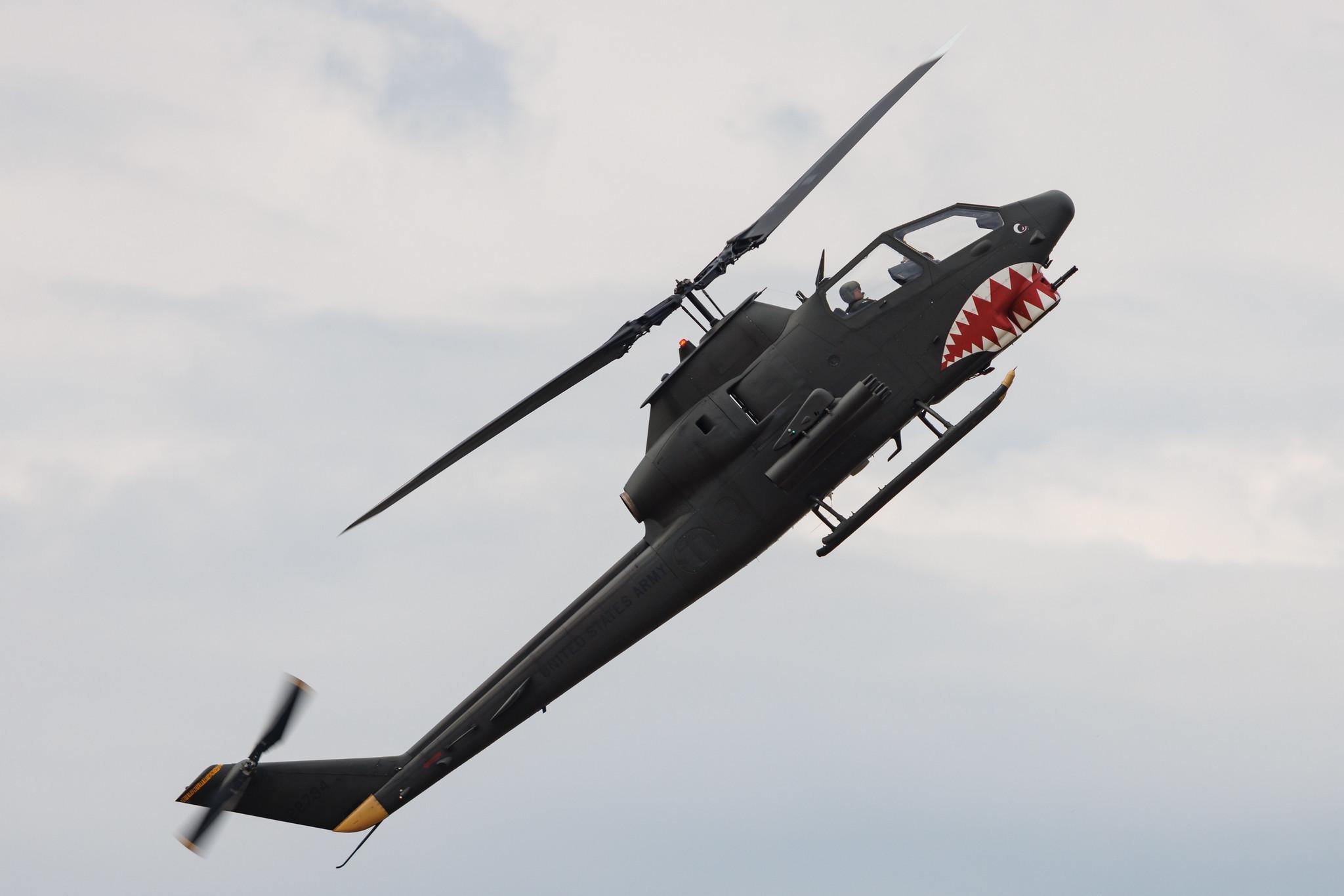 ANTIDOTUM Airshow Leszno: Private owner | Bell TAH-1P Cobra HUCO | OK-AHC | MSN 77-22734