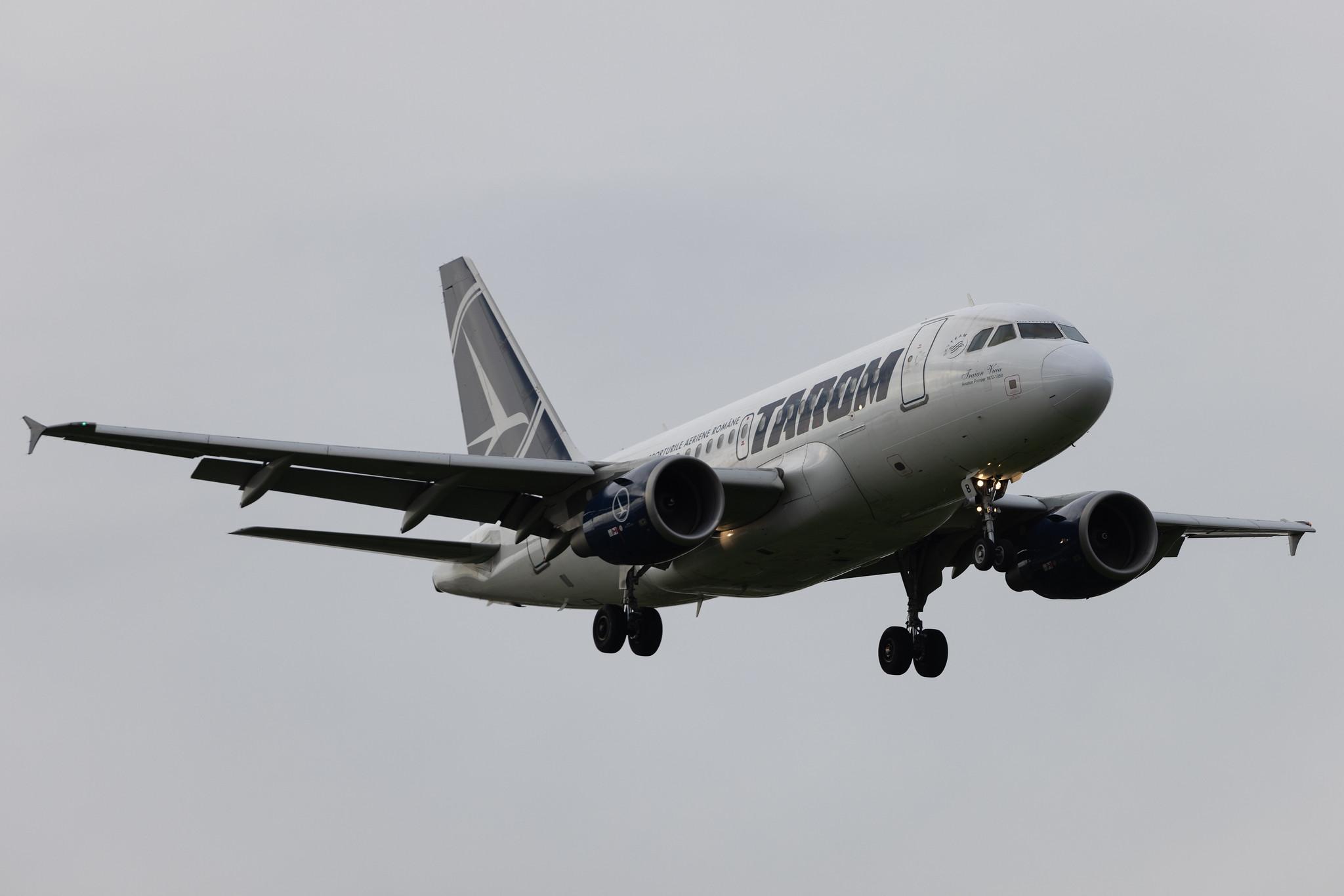 London Heathrow: Tarom (RO / ROT) | Airbus A318-111 A318 | YR-ASB | MSN 2955