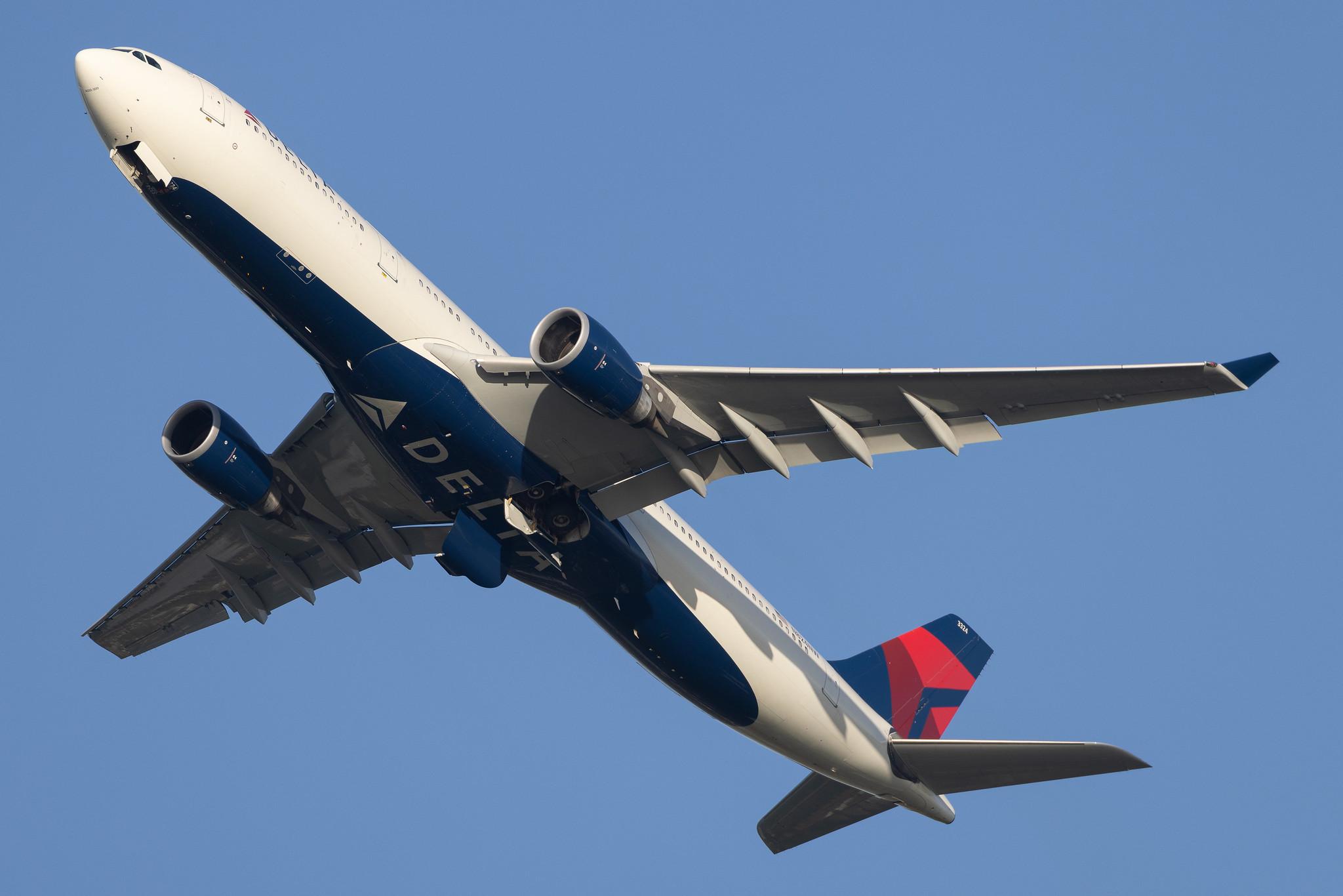 London Heathrow: Delta Air Lines (DL / DAL) | Airbus A330-302 A333 | N824NW | MSN 1637