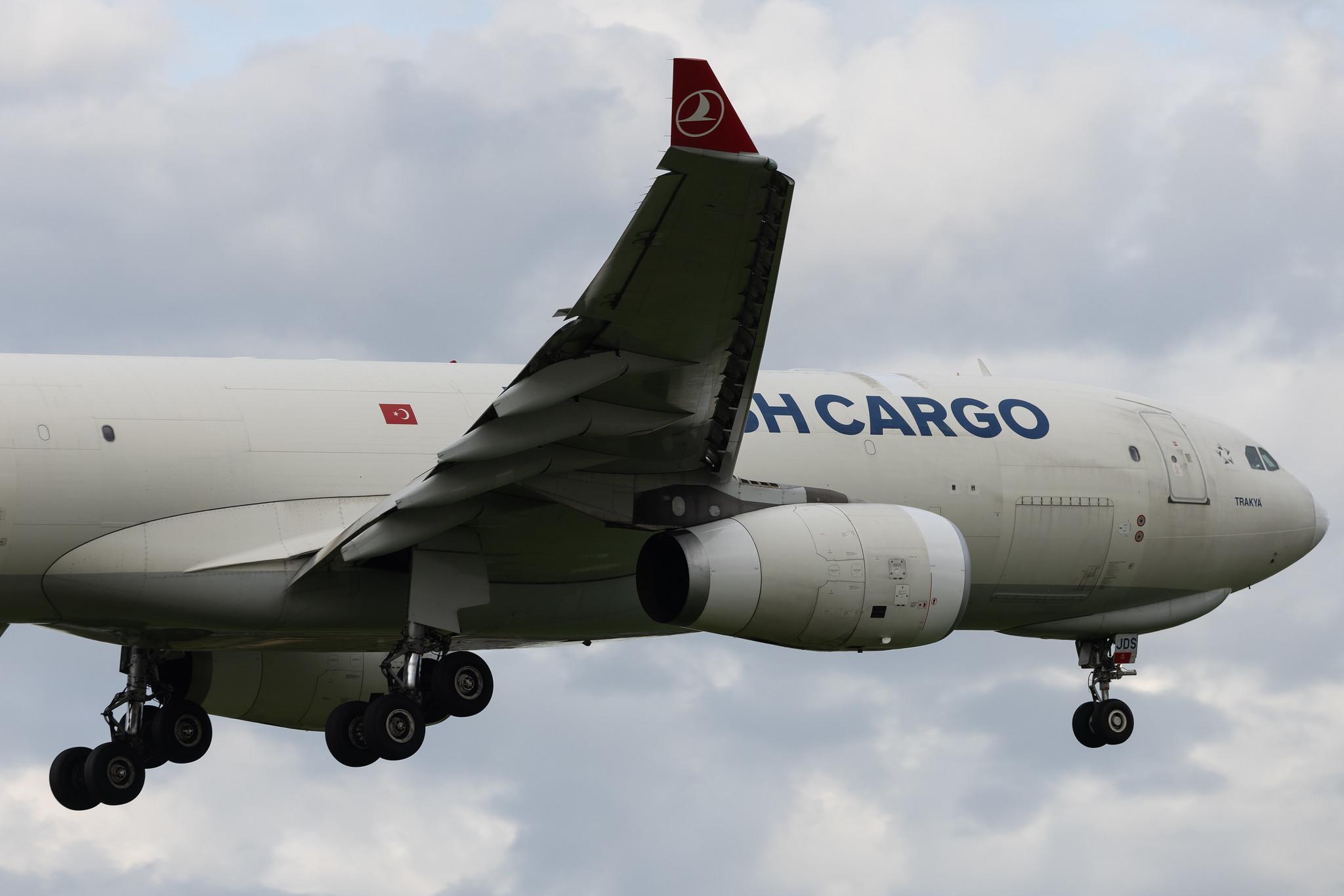 London Heathrow: Turkish Cargo (TK / THY) | Operator: Turkish Airlines | Airbus A330-243F A332 | TC-JDS | MSN 1418