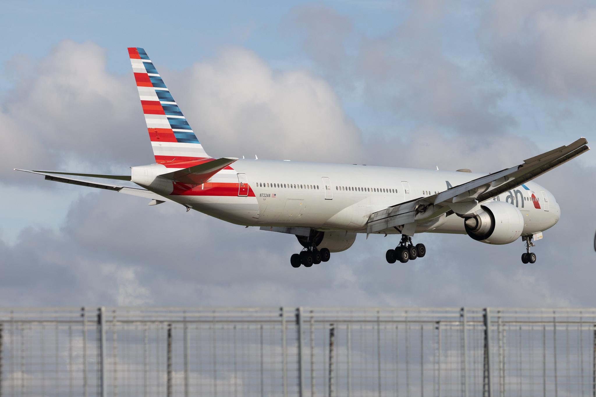 London Heathrow: American Airlines (AA / AAL) | Boeing 777-323(ER) B77W | N722AN | MSN 31547