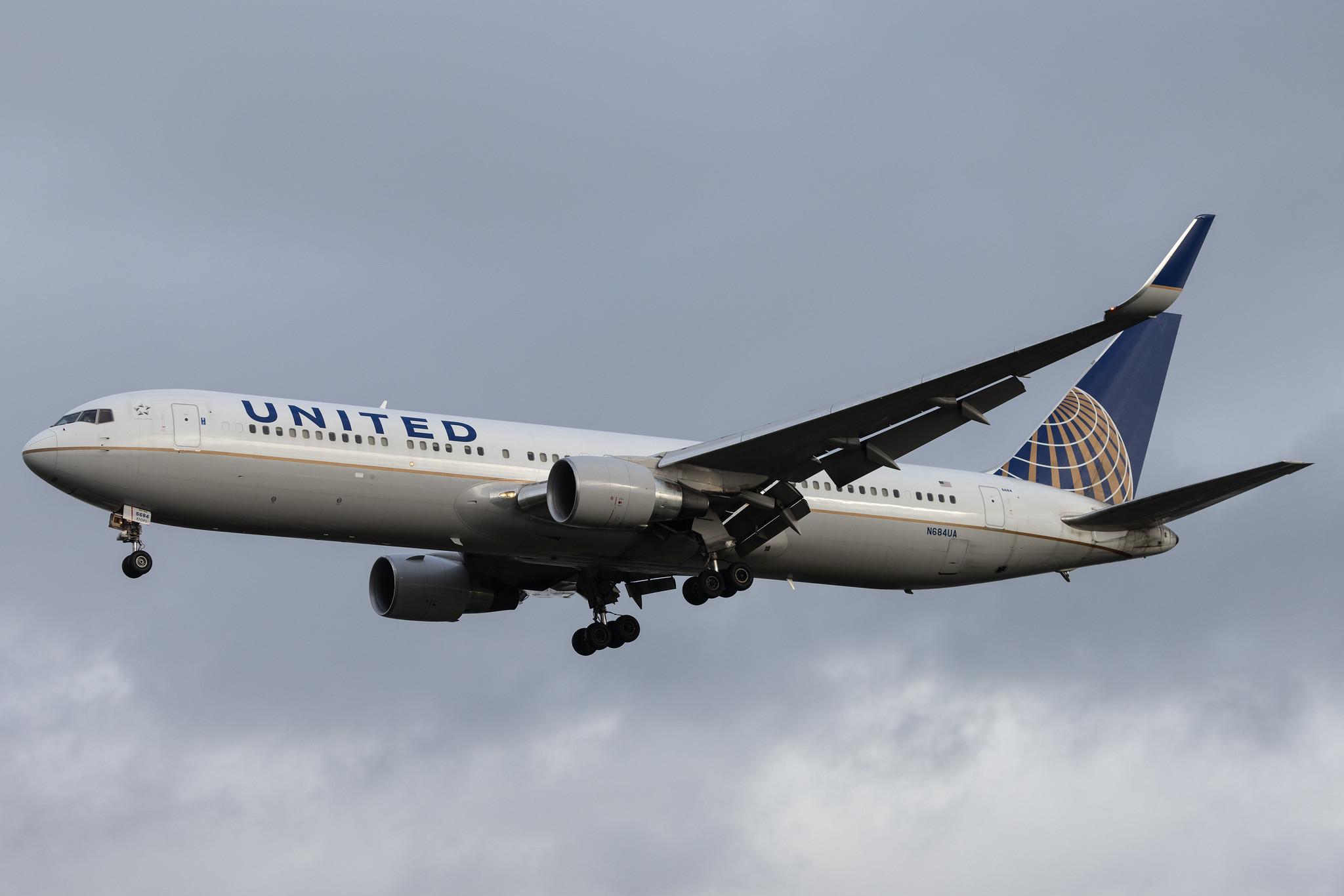London Heathrow: United Airlines (UA / UAL) | Boeing 767-3CB(ER) B763 | N684UA | MSN 33466