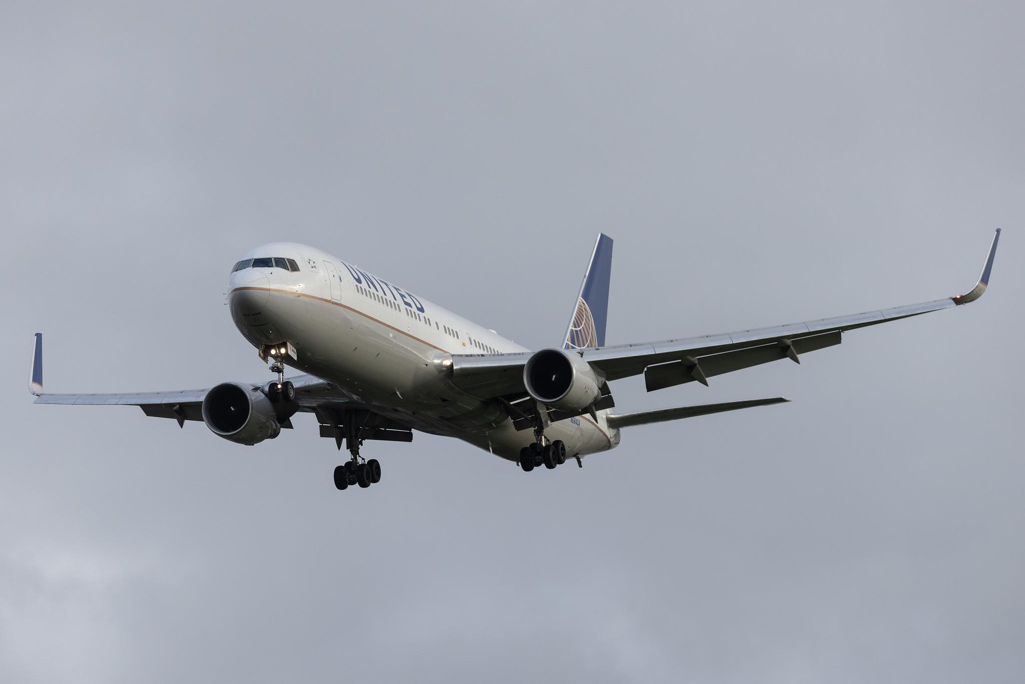 London Heathrow: United Airlines (UA / UAL) | Boeing 767-3CB(ER) B763 | N684UA | MSN 33466