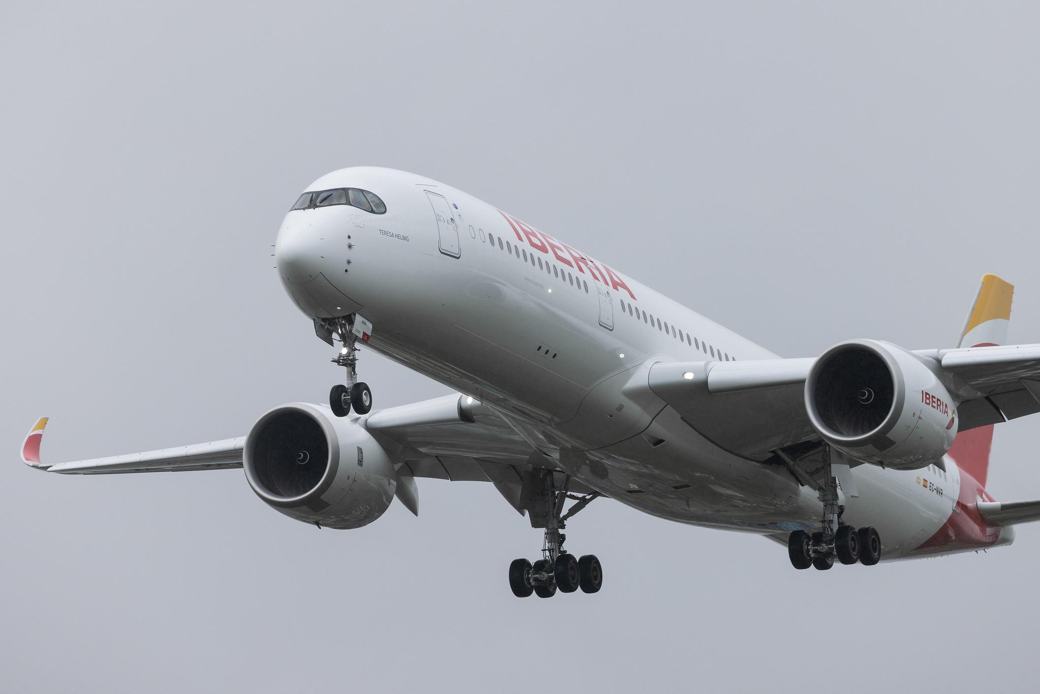 London Heathrow: Iberia (IB / IBE) | Airbus A350-941 A359 | EC-NVR | MSN 549