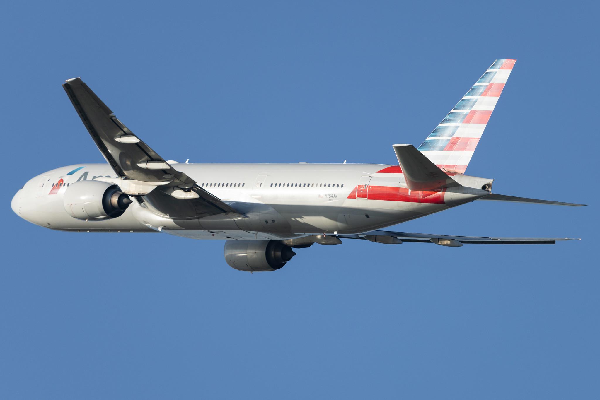 London Heathrow: American Airlines (AA / AAL) | Boeing 777-223(ER) B772 | N754AN | MSN 30262