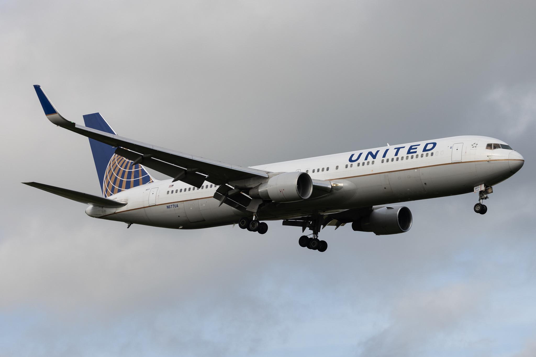 London Heathrow: United Airlines (UA / UAL) | Boeing 767-322(ER) B763 | N677UA | MSN 30029