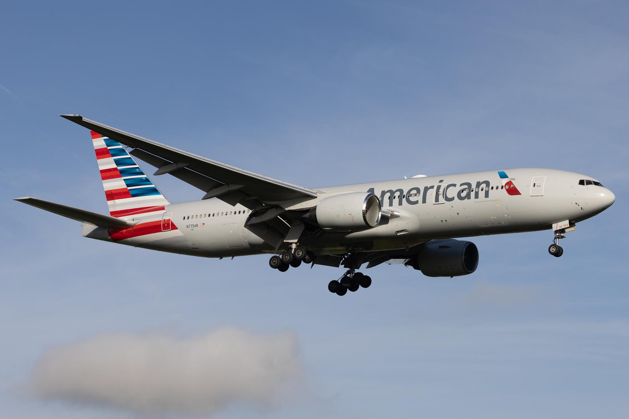 London Heathrow: American Airlines (AA / AAL) | Boeing 777-223(ER) B772 | N775AN | MSN 29584