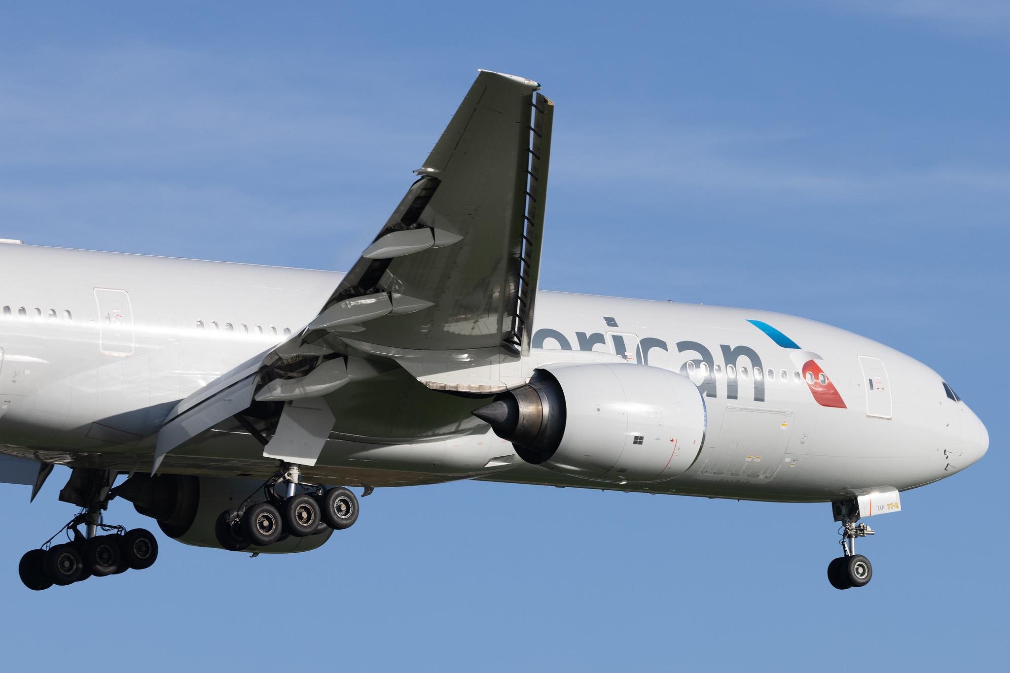 London Heathrow: American Airlines (AA / AAL) | Boeing 777-223(ER) B772 | N775AN | MSN 29584