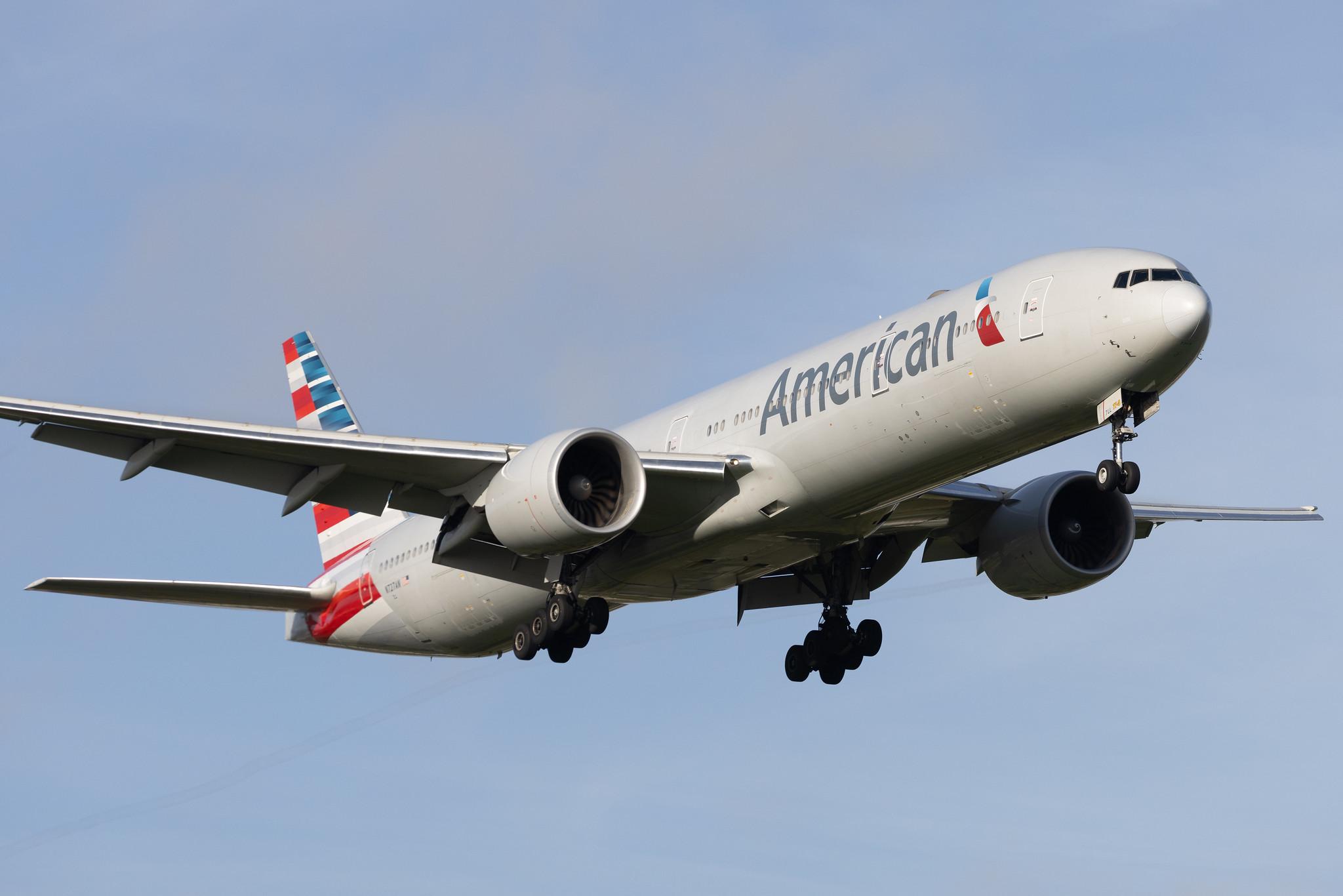 London Heathrow: American Airlines (AA / AAL) | Boeing 777-323(ER) B77W | N727AN | MSN 33541