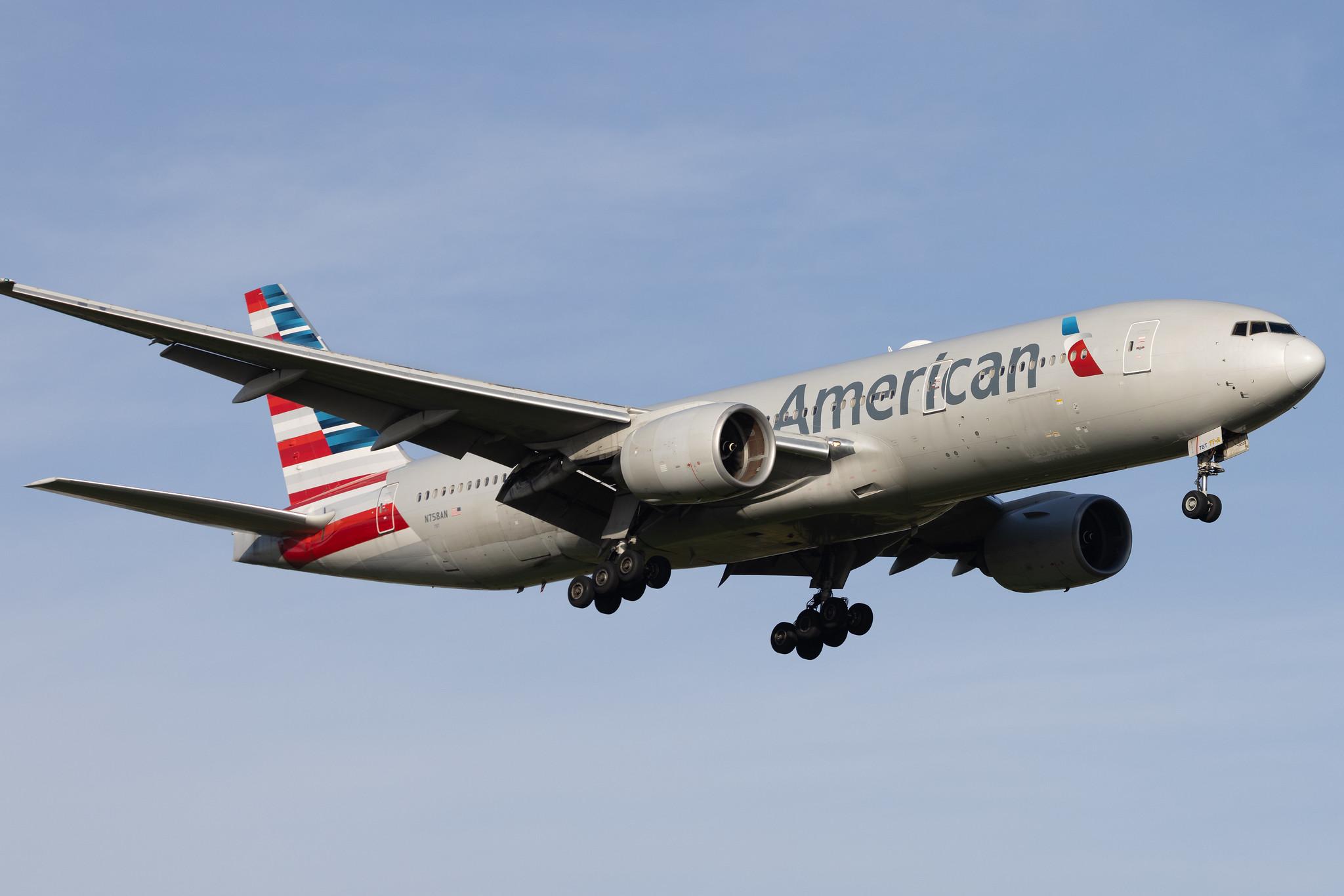 London Heathrow: American Airlines (AA / AAL) | Boeing 777-223(ER) B772 | N758AN | MSN 32637