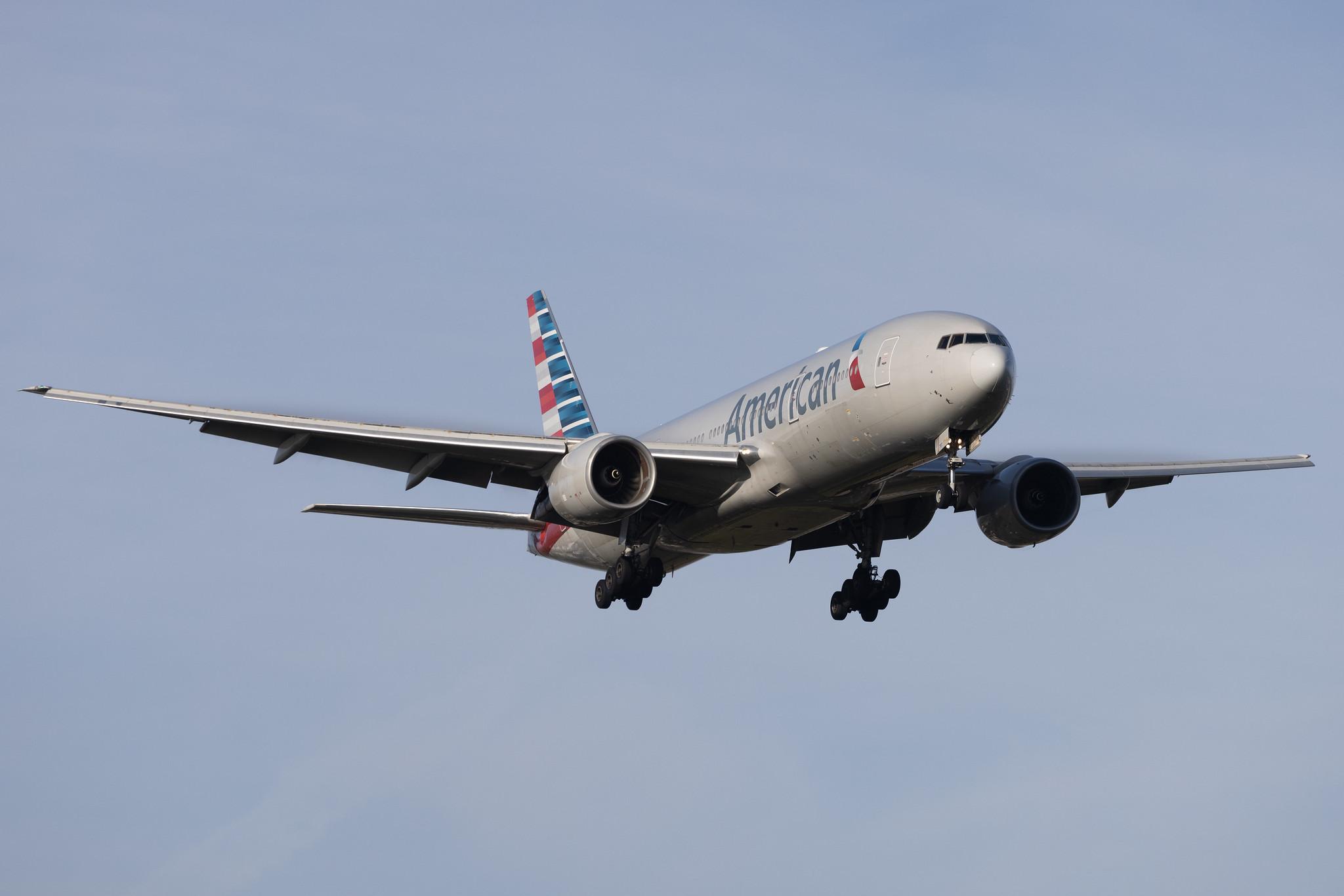 London Heathrow: American Airlines (AA / AAL) | Boeing 777-223(ER) B772 | N758AN | MSN 32637