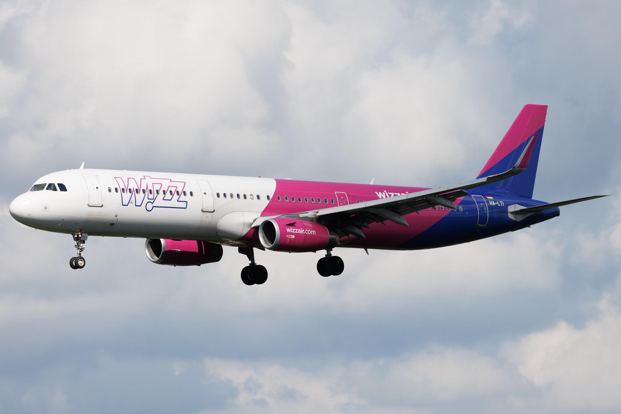 Hamburg Airport: Wizz Air (W6 / WZZ) | Airbus A321-231 A321 | HA-LTI | MSN 08943