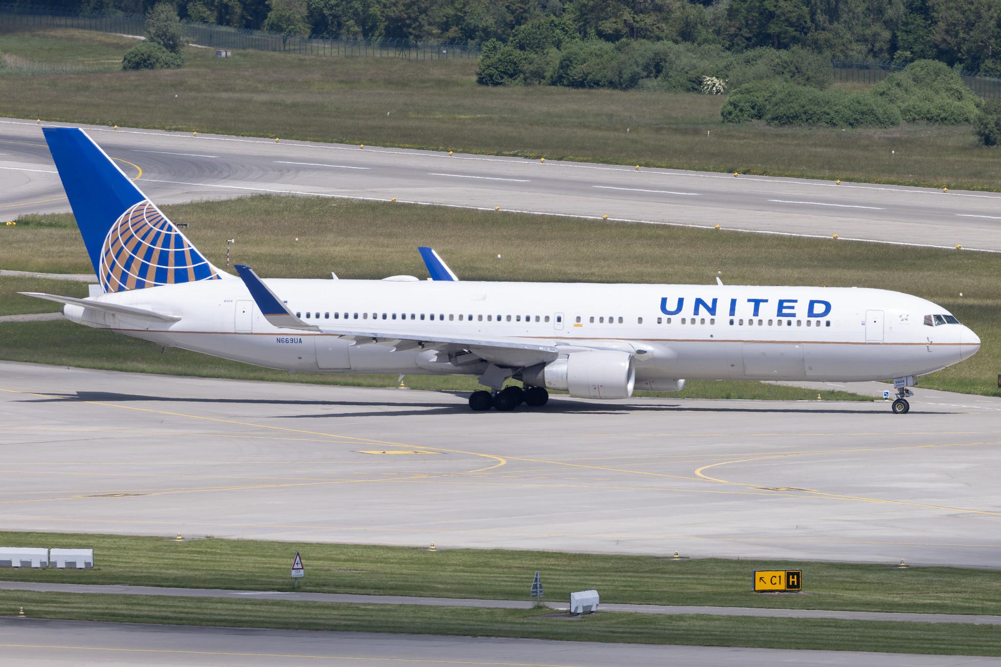 Flughafen Zürich: United Airlines (UA / UAL) | Boeing 767-322(ER) B763 | N669UA | MSN 30025