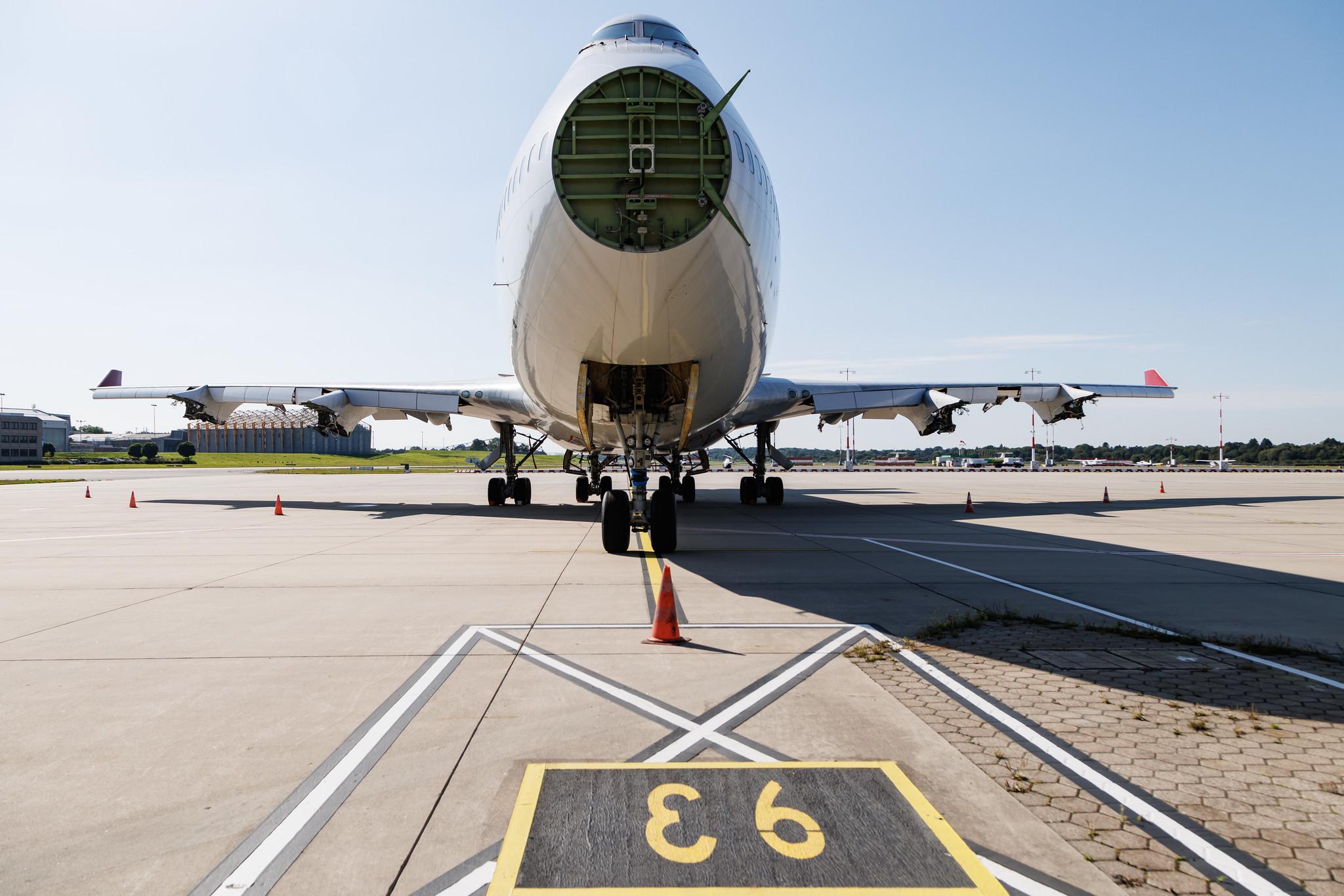 Hamburg Airport: JetOneX | Boeing 747-41R B744 | VQ-BZV | MSN 29406