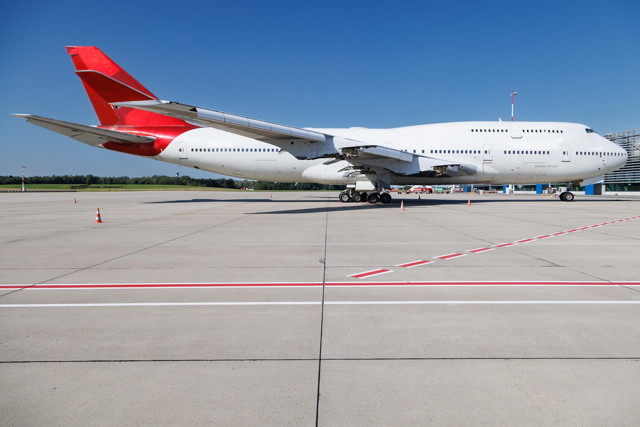 Hamburg Airport: JetOneX | Boeing 747-41R B744 | VQ-BZV | MSN 29406