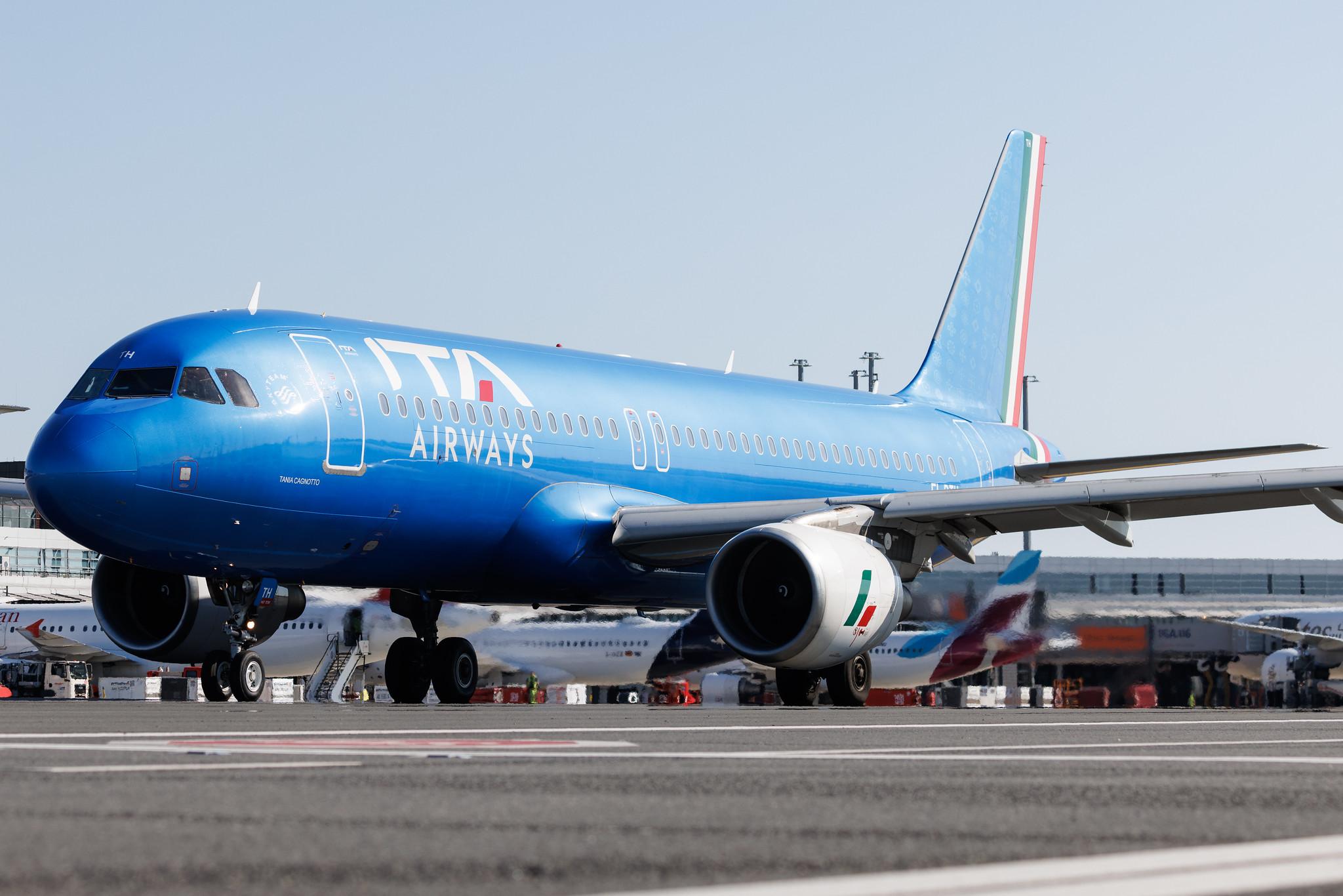 Hamburg Airport: ITA Airways (AZ / ITY) | Airbus A320-216 A320 | EI-DTH | MSN 03956