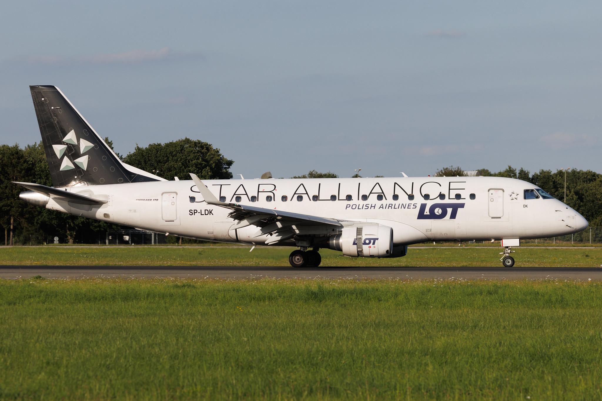 Hamburg Airport: LOT (LO / LOT) | Livery: Star Alliance Livery | Embraer E170STD E170 | SP-LDK | MSN 17000074