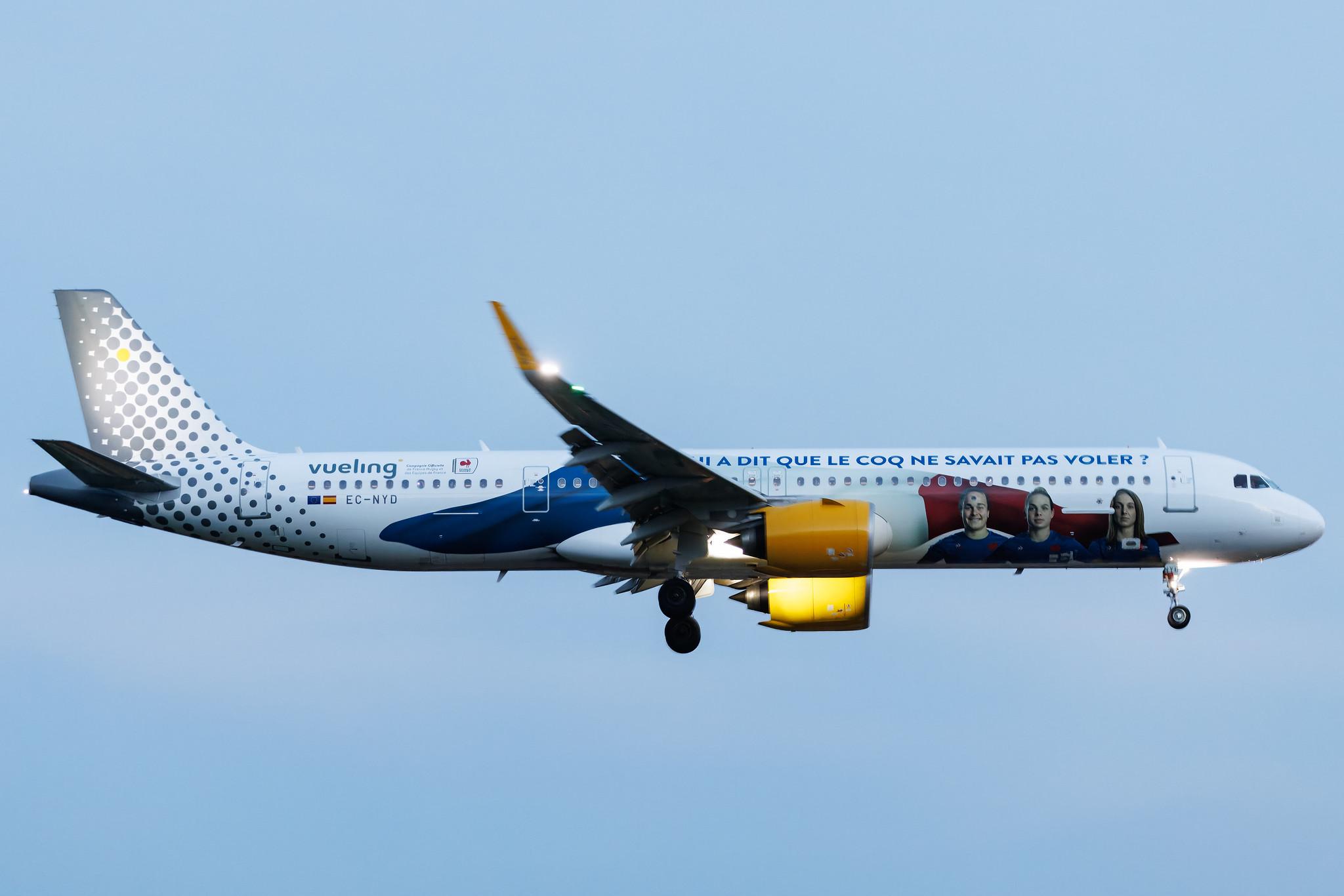 Hamburg Airport: Vueling (VY / VLG) | Livery: French Rugby Federation Livery | Airbus A321-271NX A21N | EC-NYD | MSN 11262