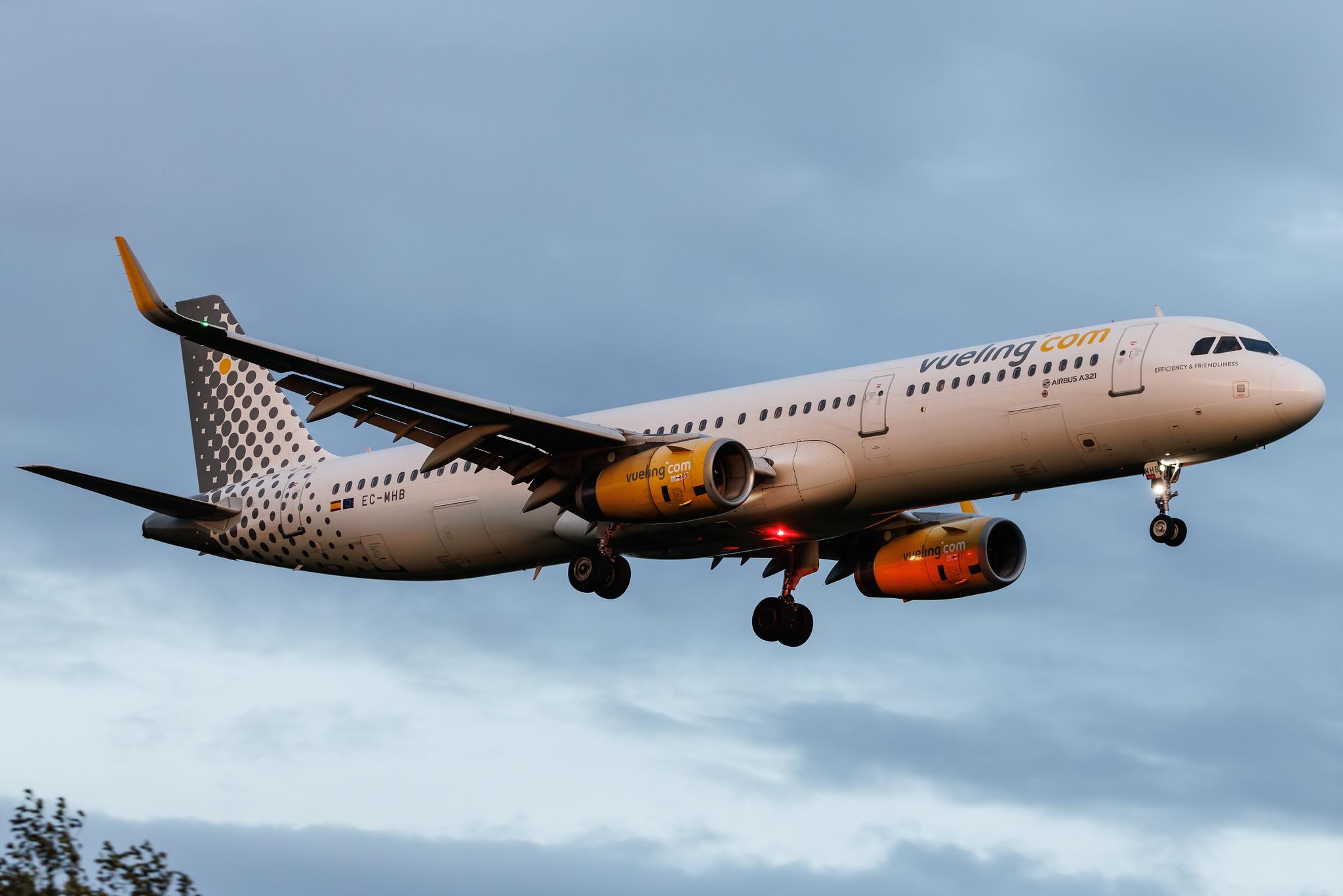 Hamburg Airport: Vueling (VY / VLG) | Airbus A321-231 A321 | EC-MHB | MSN 6691
