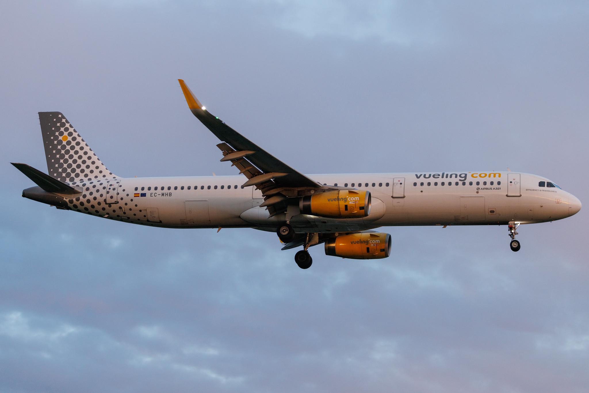 Hamburg Airport: Vueling (VY / VLG) | Airbus A321-231 A321 | EC-MHB | MSN 6691