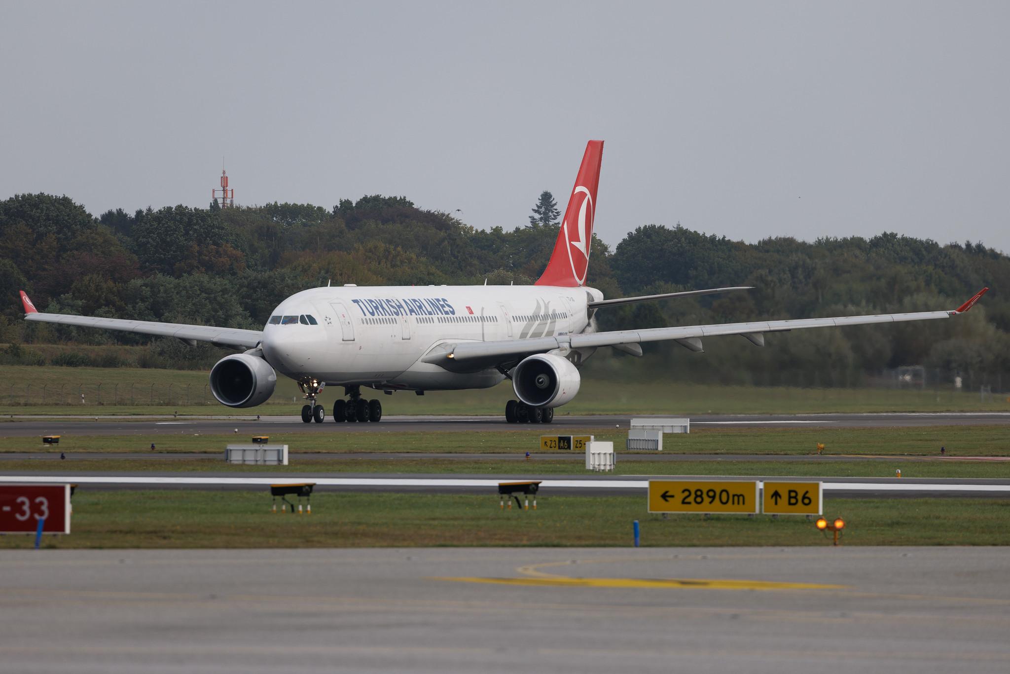 Hamburg Airport: Turkish Airlines (TK / THY) | Airbus A330-223 A332 | TC-JIS | MSN 0961