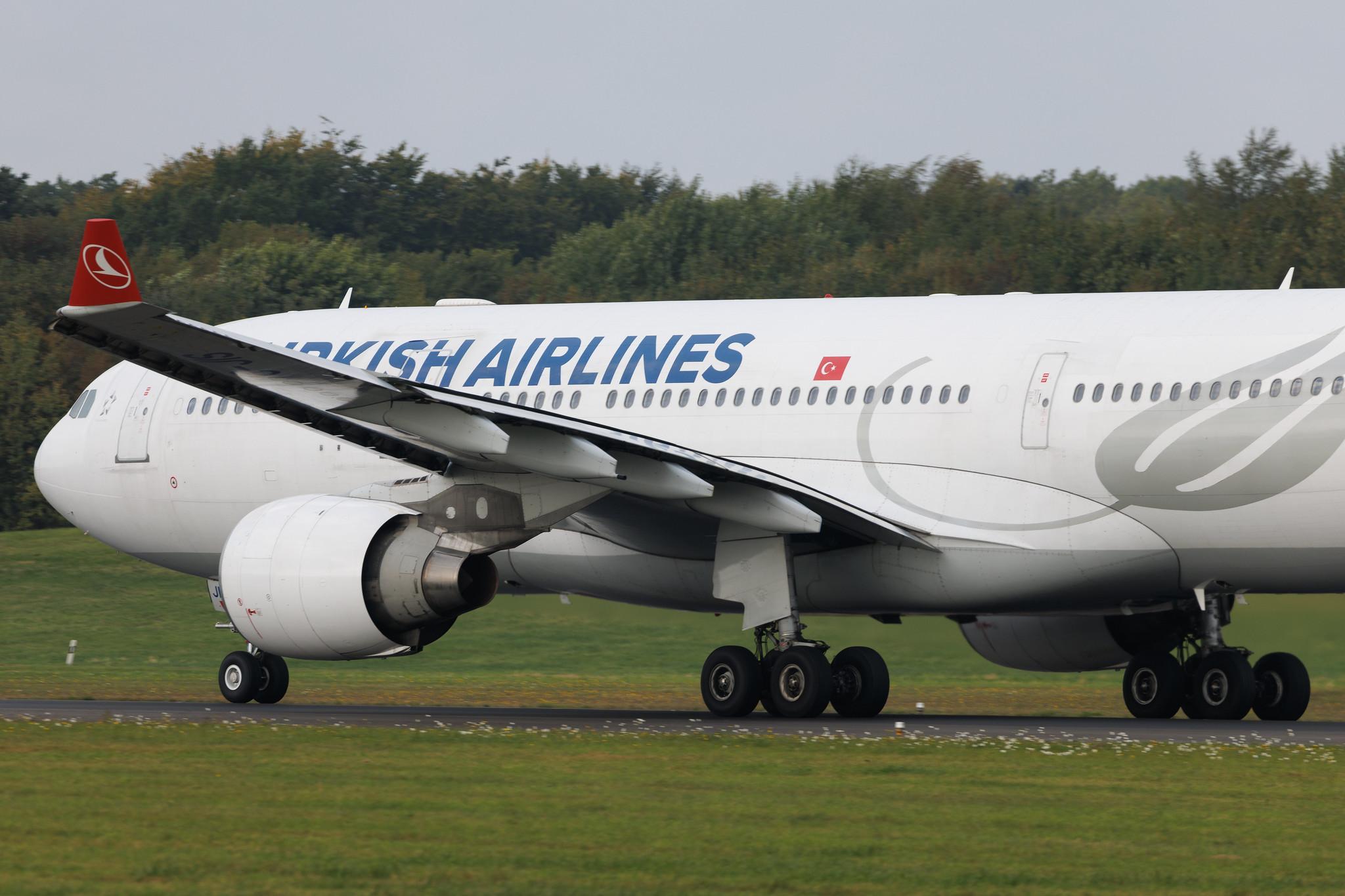 Hamburg Airport: Turkish Airlines (TK / THY) | Airbus A330-223 A332 | TC-JIS | MSN 0961