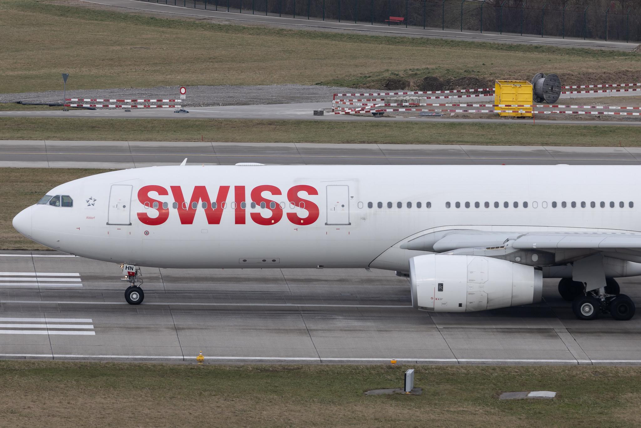 Flughafen Zürich: Swiss (LX / SWR) | Airbus A330-343 A333 | HB-JHN | MSN 1403