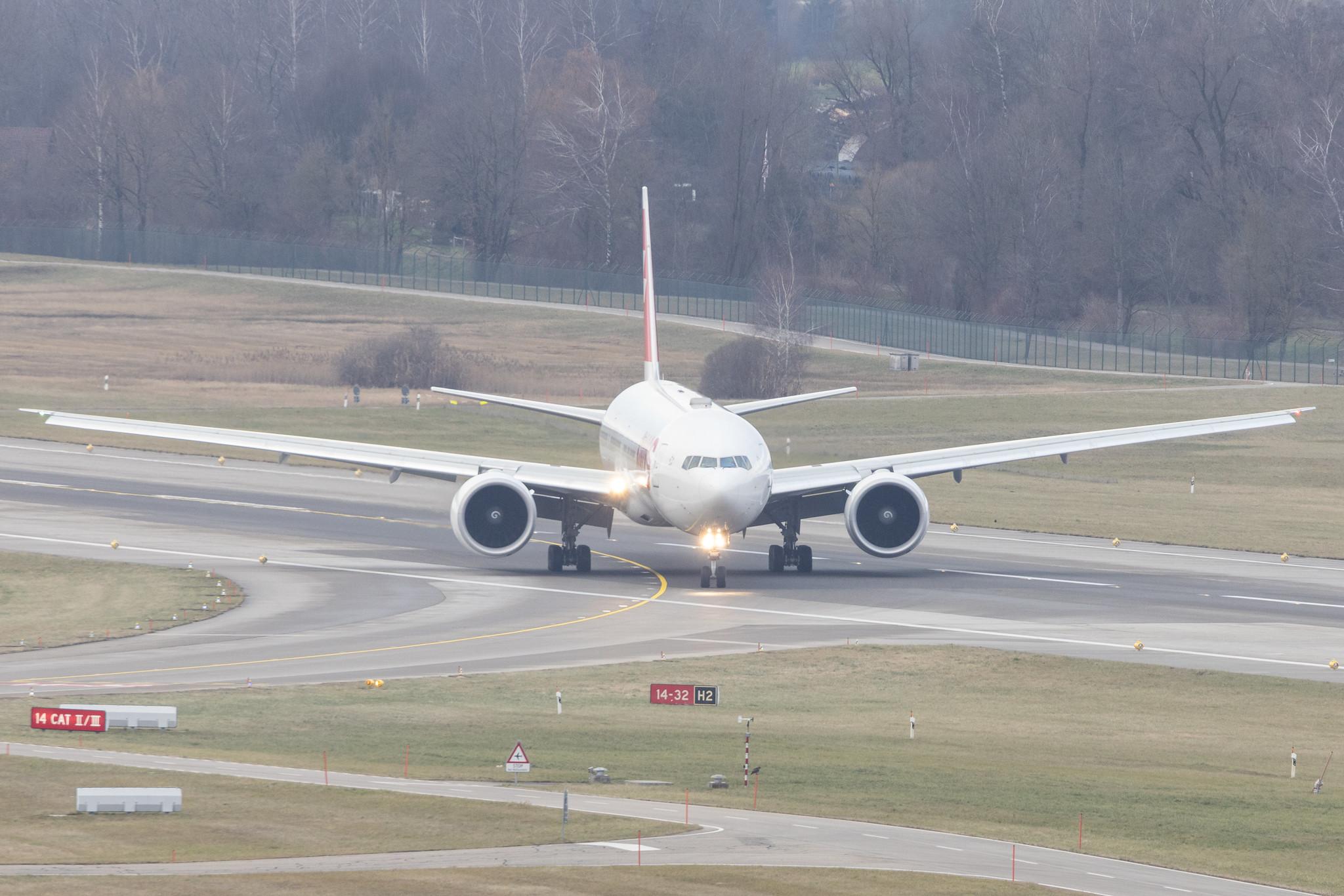 Flughafen Zürich: Swiss (LX / SWR) |  Boeing 777-3DE(ER) B77W | HB-JNI | MSN 62754