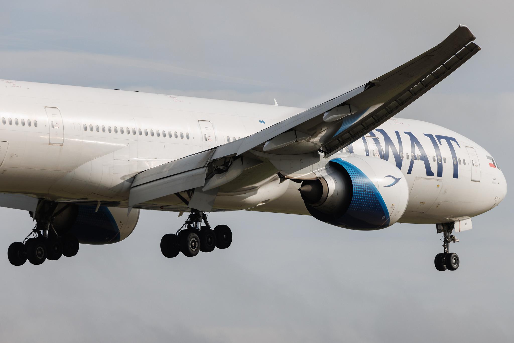 London Heathrow: Kuwait Airways (KU / KAC) | Boeing 777-369(ER) B77W | 9K-AOI | MSN 62566