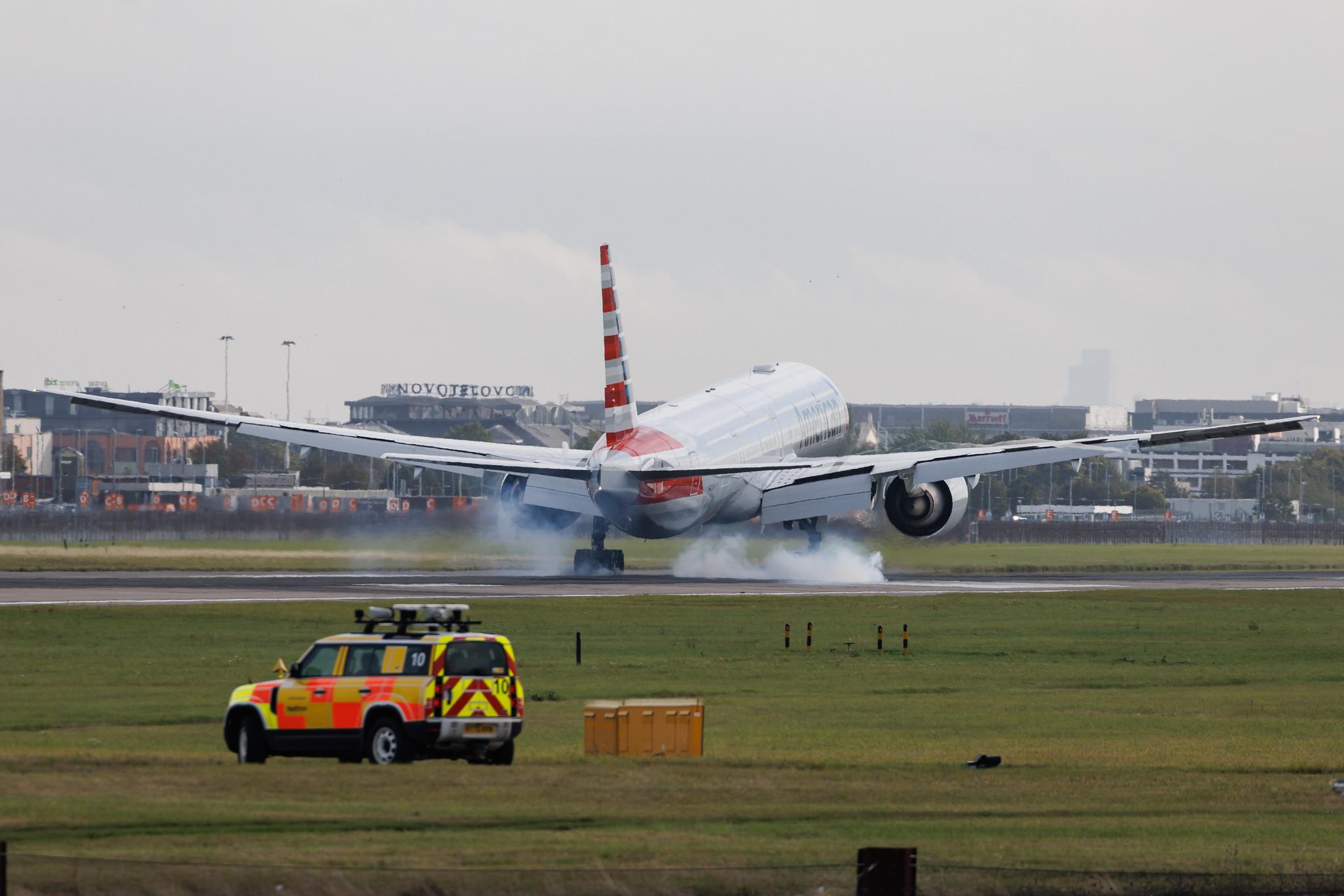 London Heathrow: American Airlines (AA / AAL) | Boeing 777-323(ER) B77W | N726AN | MSN 31550