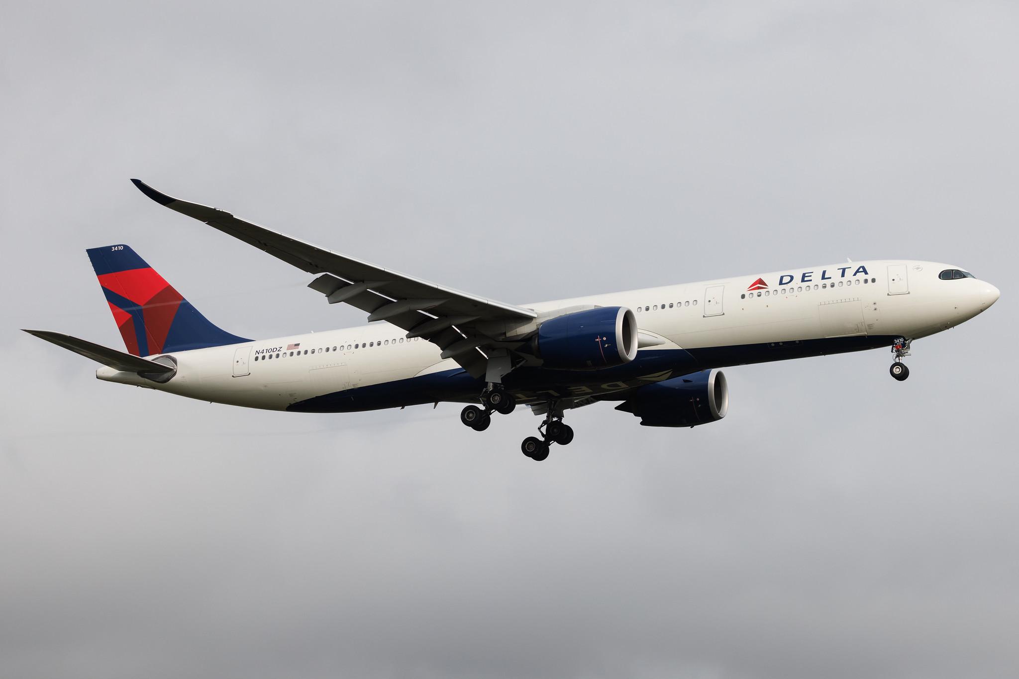 London Heathrow: Delta Air Lines (DL / DAL) | Airbus A330-941 A339 | N410DZ | MSN 1990