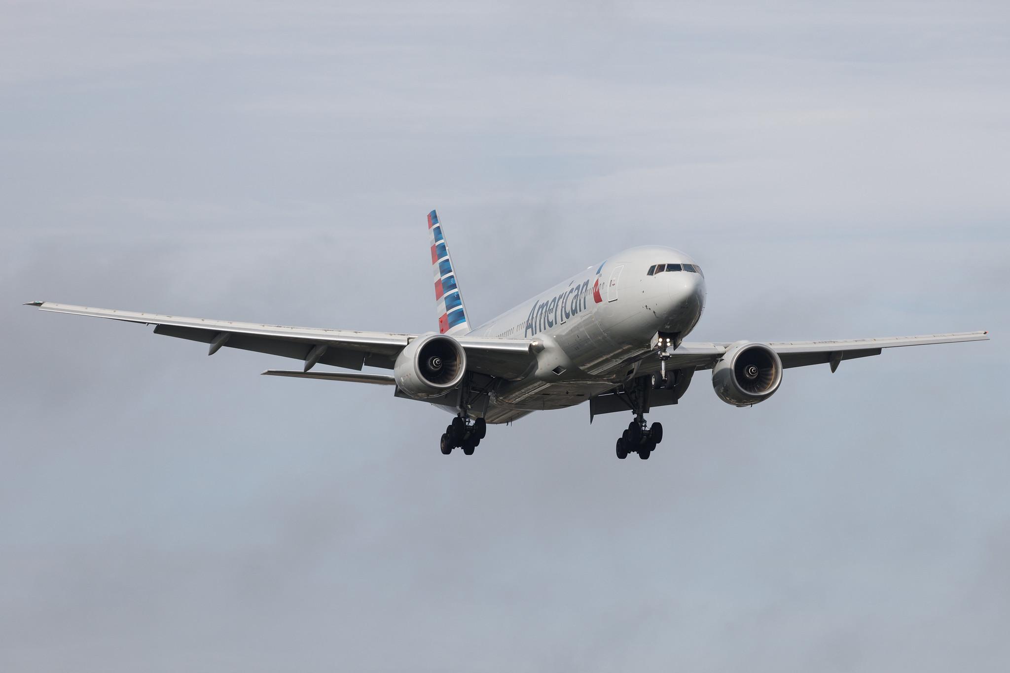London Heathrow: American Airlines (AA / AAL) | Boeing 777-223(ER) B772 | N781AN | MSN 29586