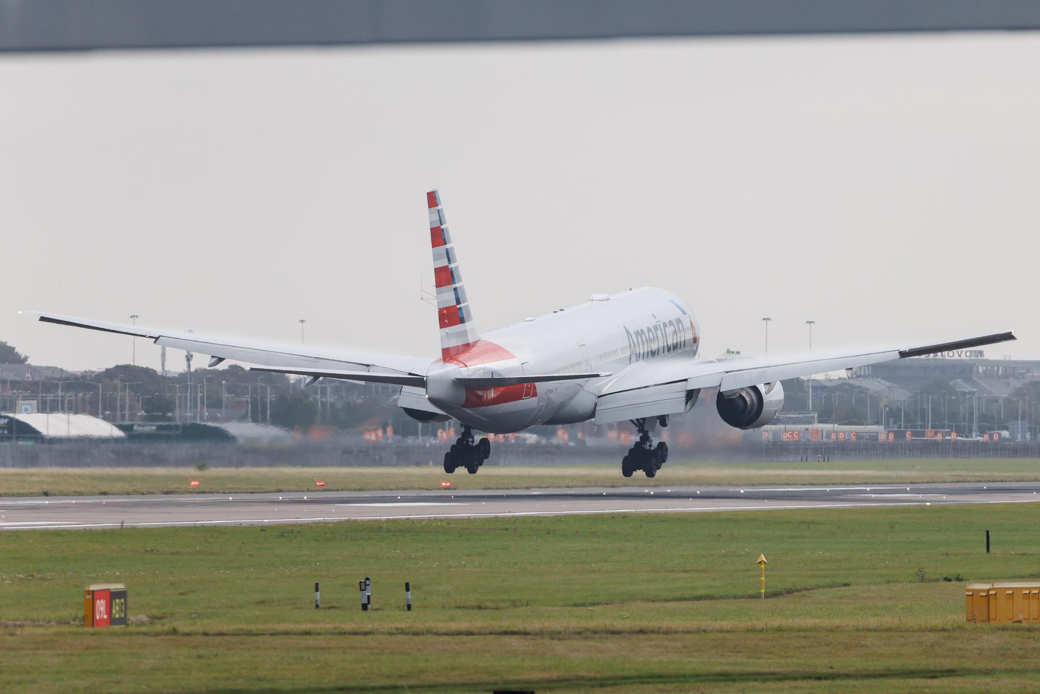 London Heathrow: American Airlines (AA / AAL) | Boeing 777-223(ER) B772 | N799AN | MSN 30258