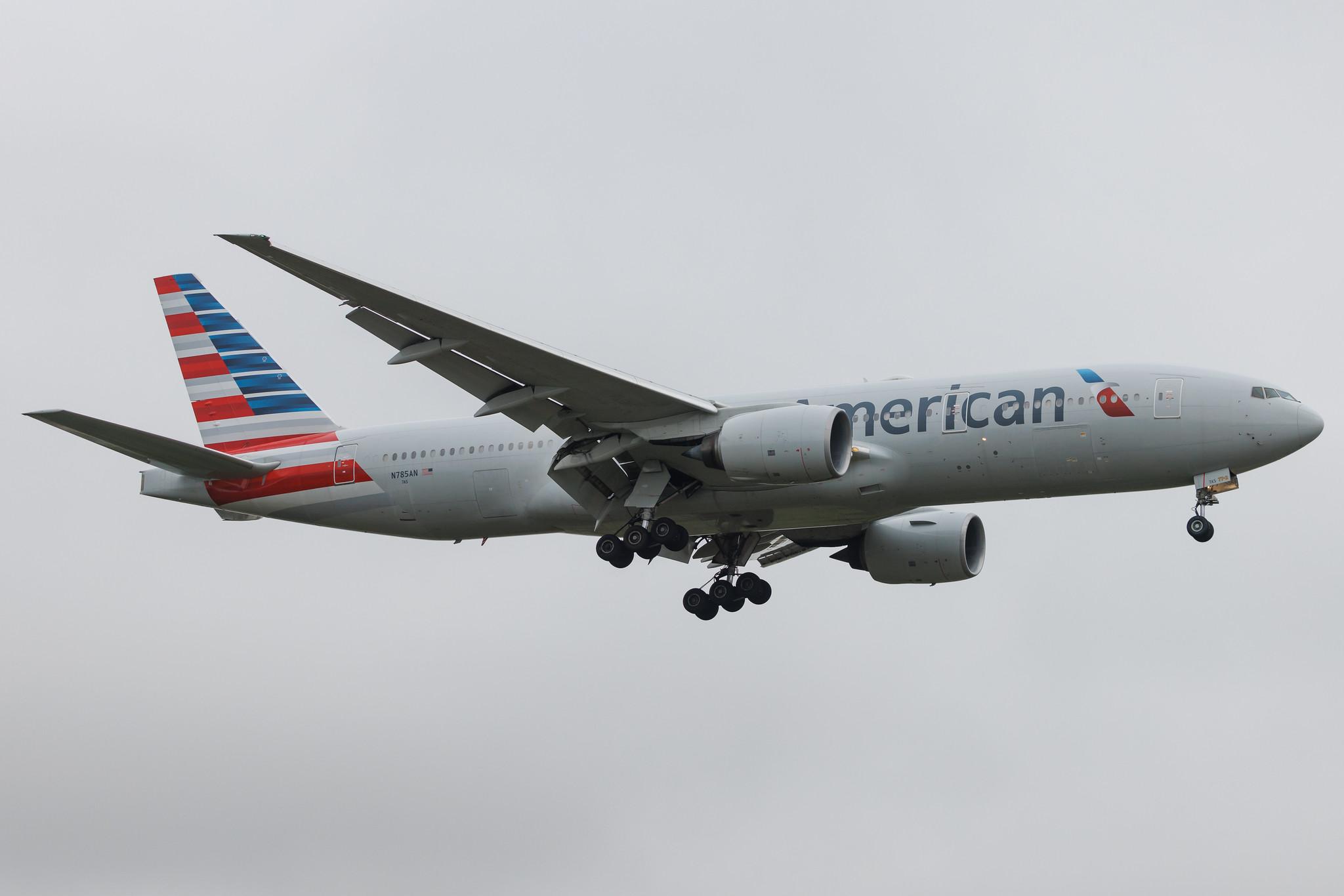 London Heathrow: American Airlines (AA / AAL) | Boeing 777-223(ER) B772 | N785AN | MSN 30005