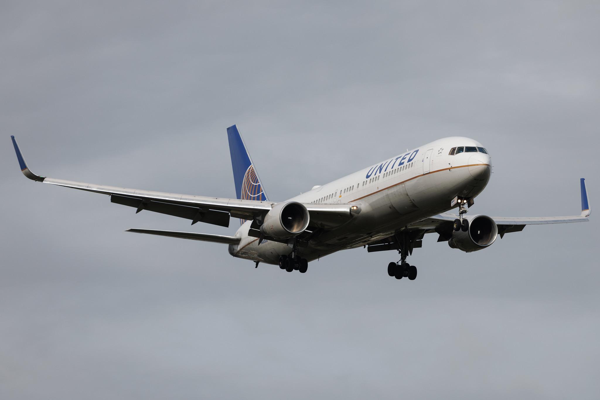 London Heathrow: United Airlines (UA / UAL) | Boeing 767-322(ER) B763 | N669UA | MSN 30025