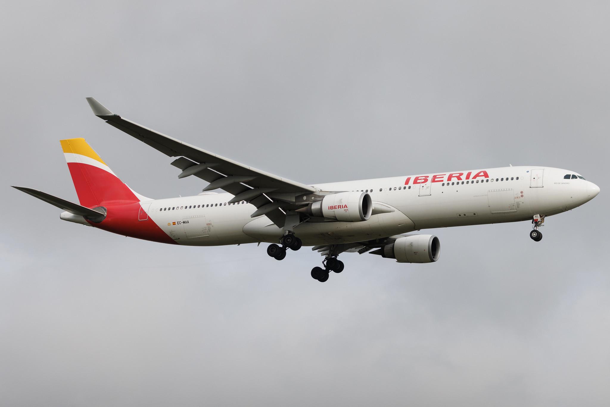 London Heathrow: Iberia (IB / IBE) | Airbus A330-302 A333 | EC-MAA | MSN 1515