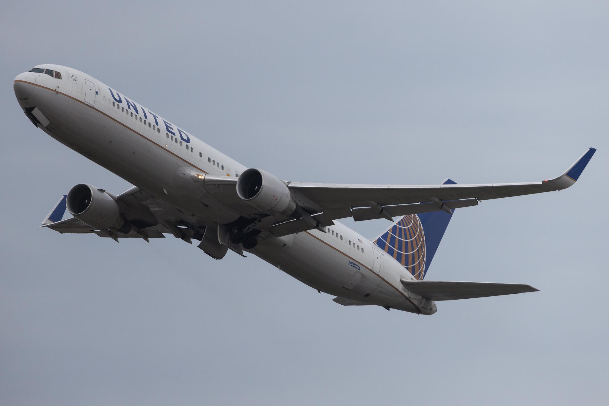 London Heathrow: United Airlines (UA / UAL) | Boeing 767-3CB(ER) B763 | N686UA | MSN 33468