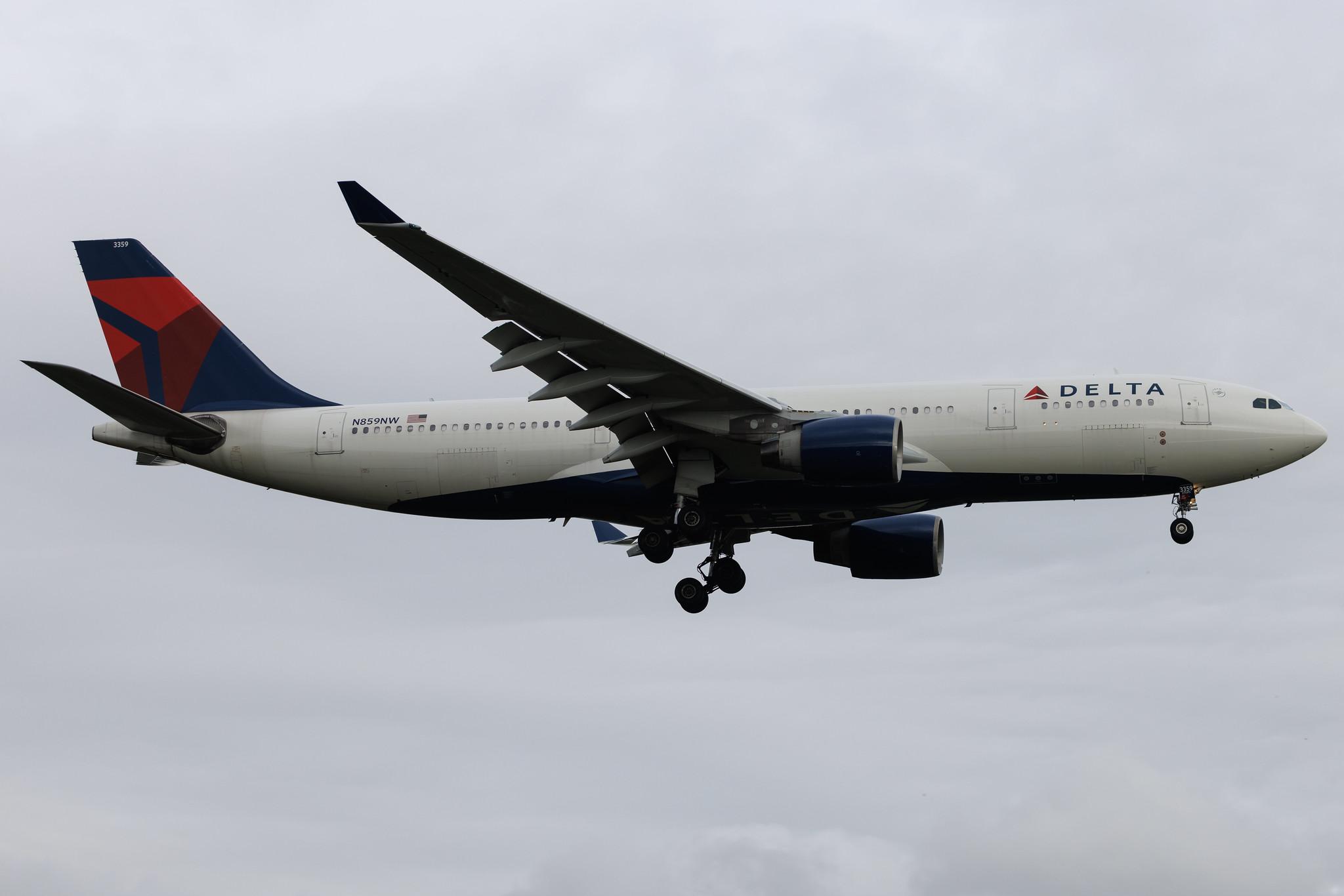 London Heathrow: Delta Air Lines (DL / DAL) | Airbus A330-223 A332 | N859NW | MSN 0722