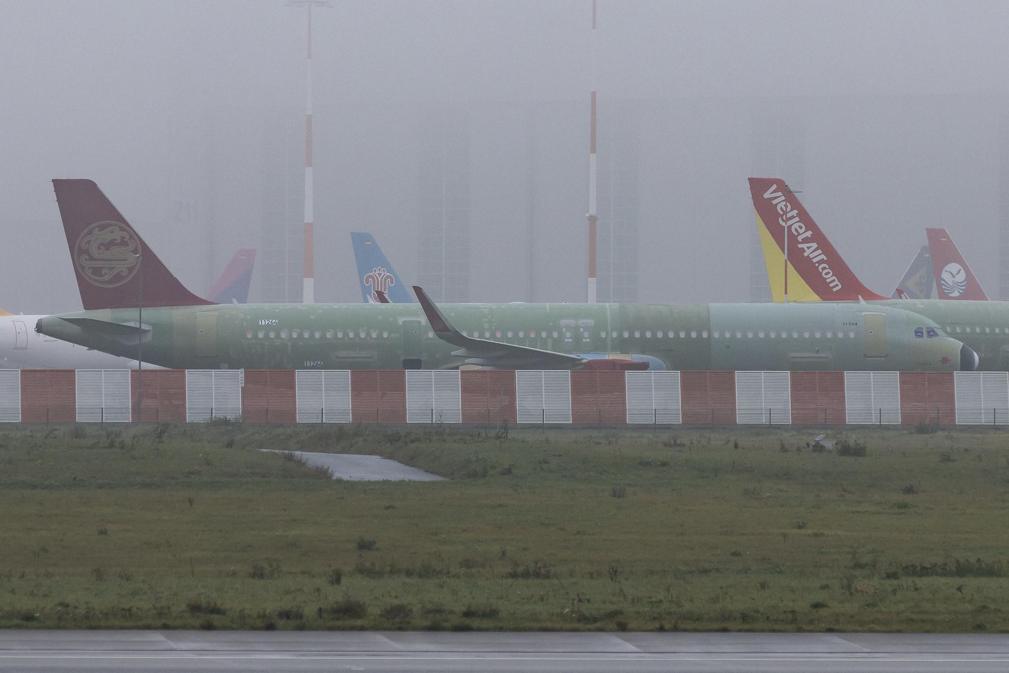 Hamburg Finkenwerder: Juneyao Airlines (HO / DKH) | Airbus A321-271NX A21N | D-AZXQ | B-32EH | MSN 11264