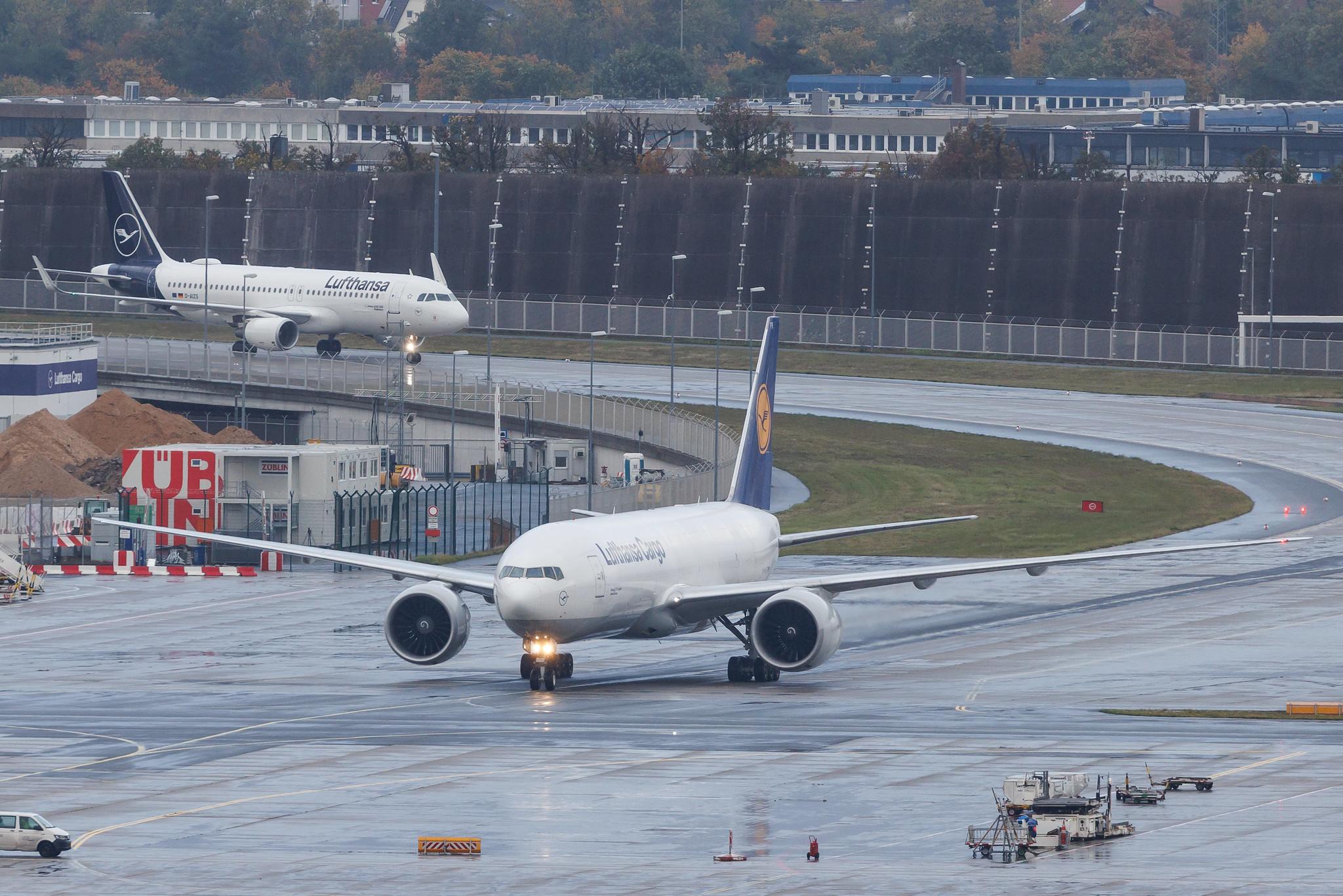 Frankfurt Airport: Lufthansa Cargo (/ GEC) | Boeing 777-FBT B77L | D-ALFB | MSN 41675