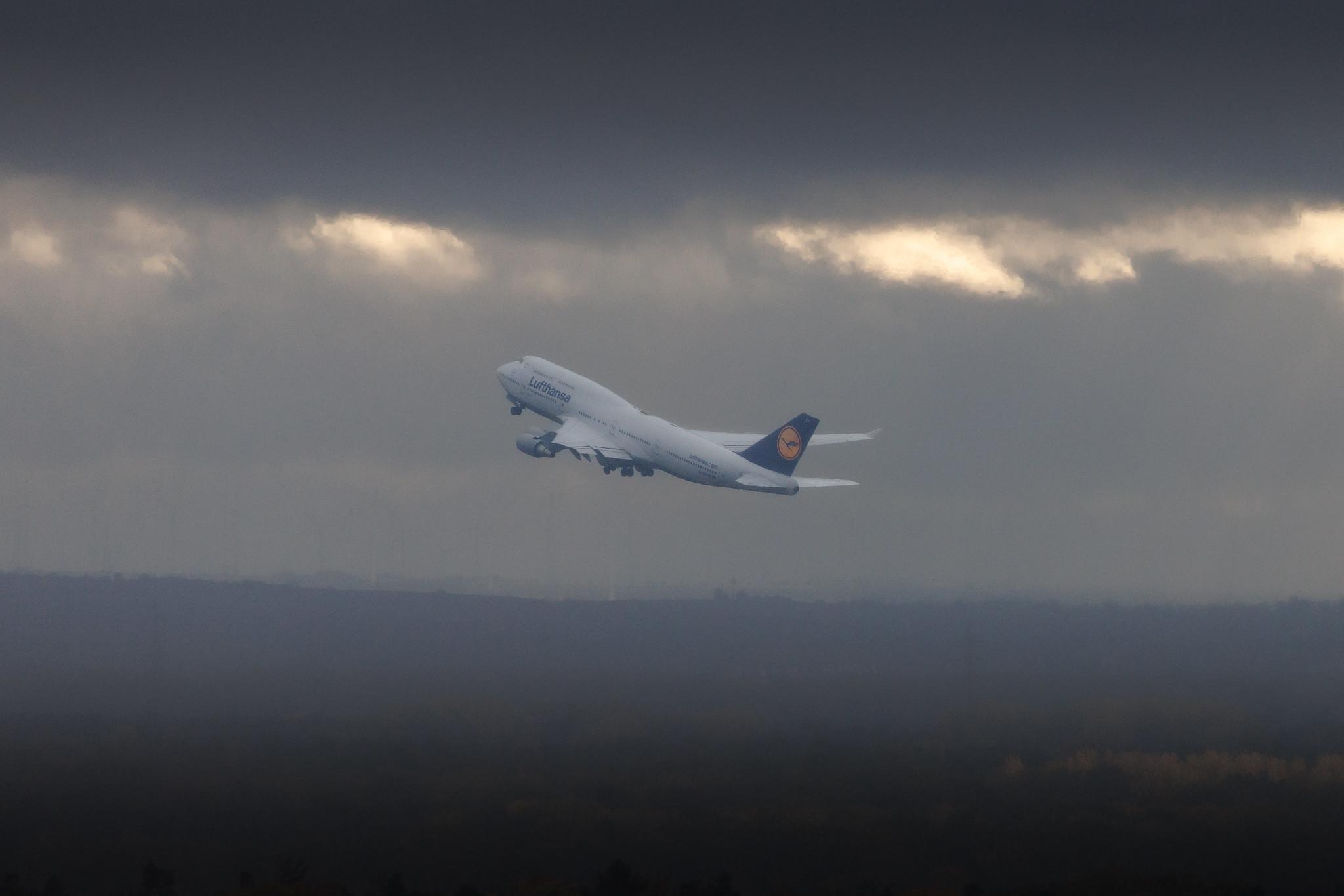 Frankfurt Airport: Lufthansa (LH / DLH) | Boeing 747-430 B744 | D-ABVW | MSN 29493