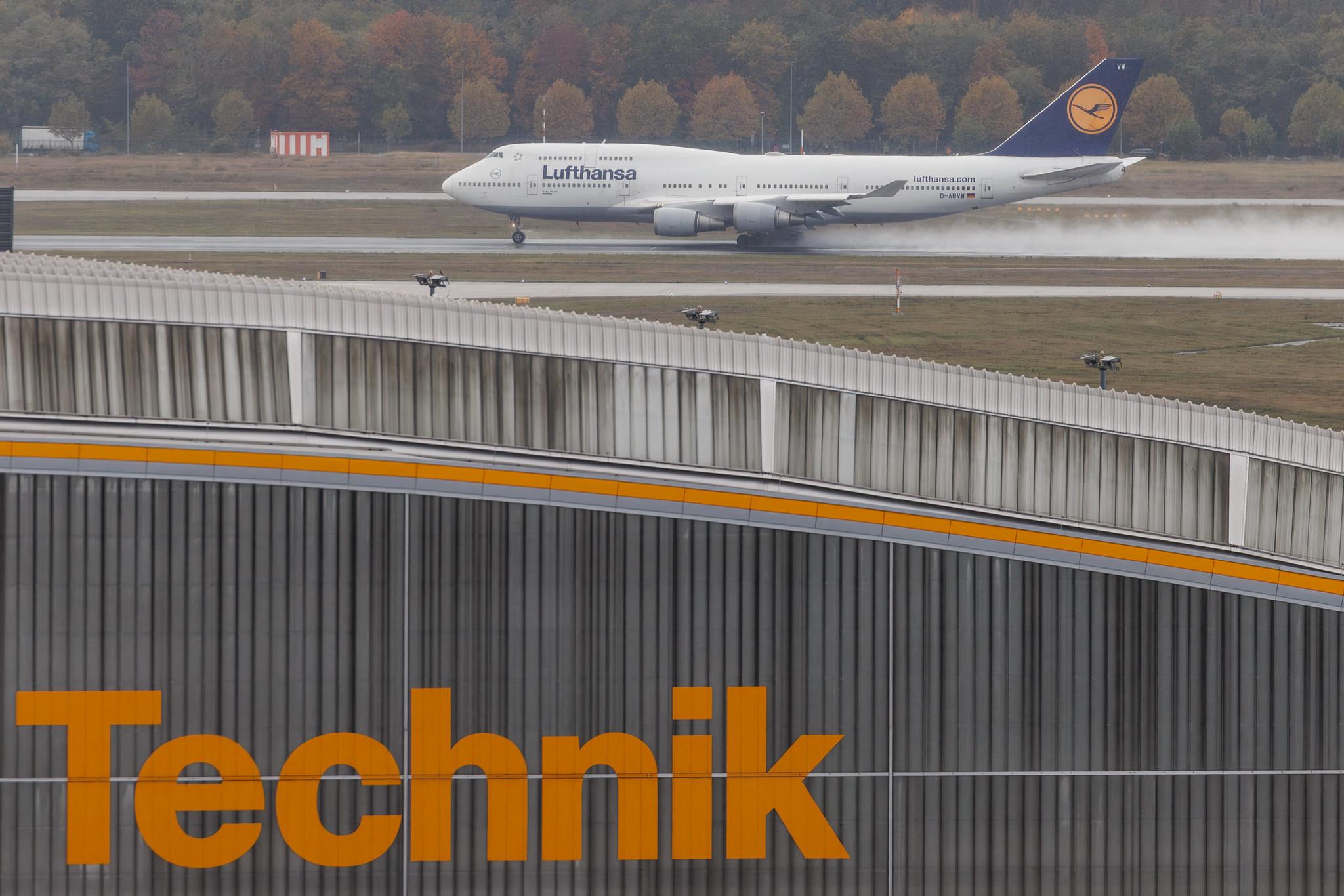 Frankfurt Airport: Lufthansa (LH / DLH) | Boeing 747-430 B744 | D-ABVW | MSN 29493